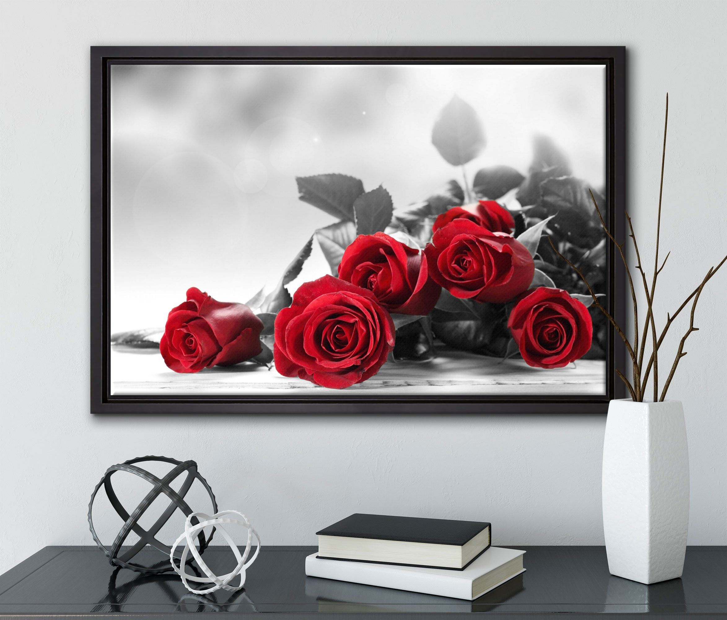 Pixxprint Leinwandbild schöner Rosenstrauß auf (1 inkl. einem gefasst, in Leinwandbild Tisch, Schattenfugen-Bilderrahmen St), Wanddekoration fertig Zackenaufhänger bespannt