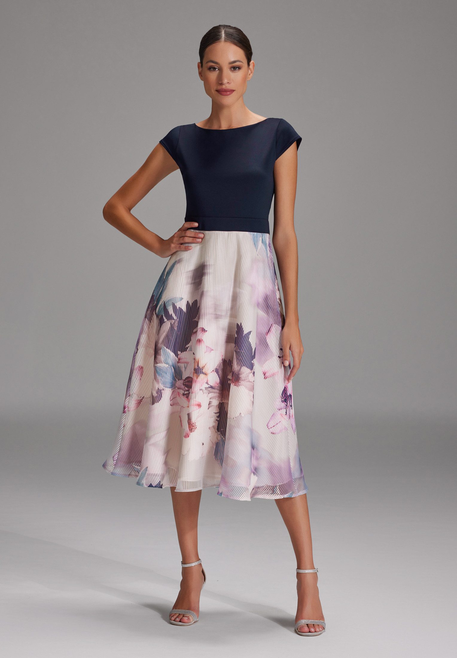 SWING Cocktailkleid - Cocktailkleid aus Materialmix Taillierter Schnitt mit ausgestelltem Rockteil