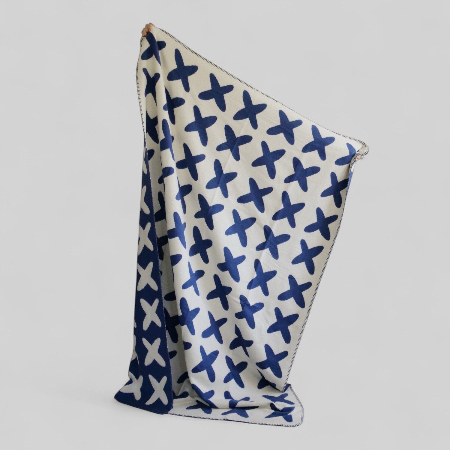 Wohndecke KJELL weiche Bio-Baumwolldecke Made in Germany, blaue Wolldecke, RIEMA Germany, Kuscheldecke aus 100% Bio-Baumwolle, weiche Sofadecke OEKO-TEX