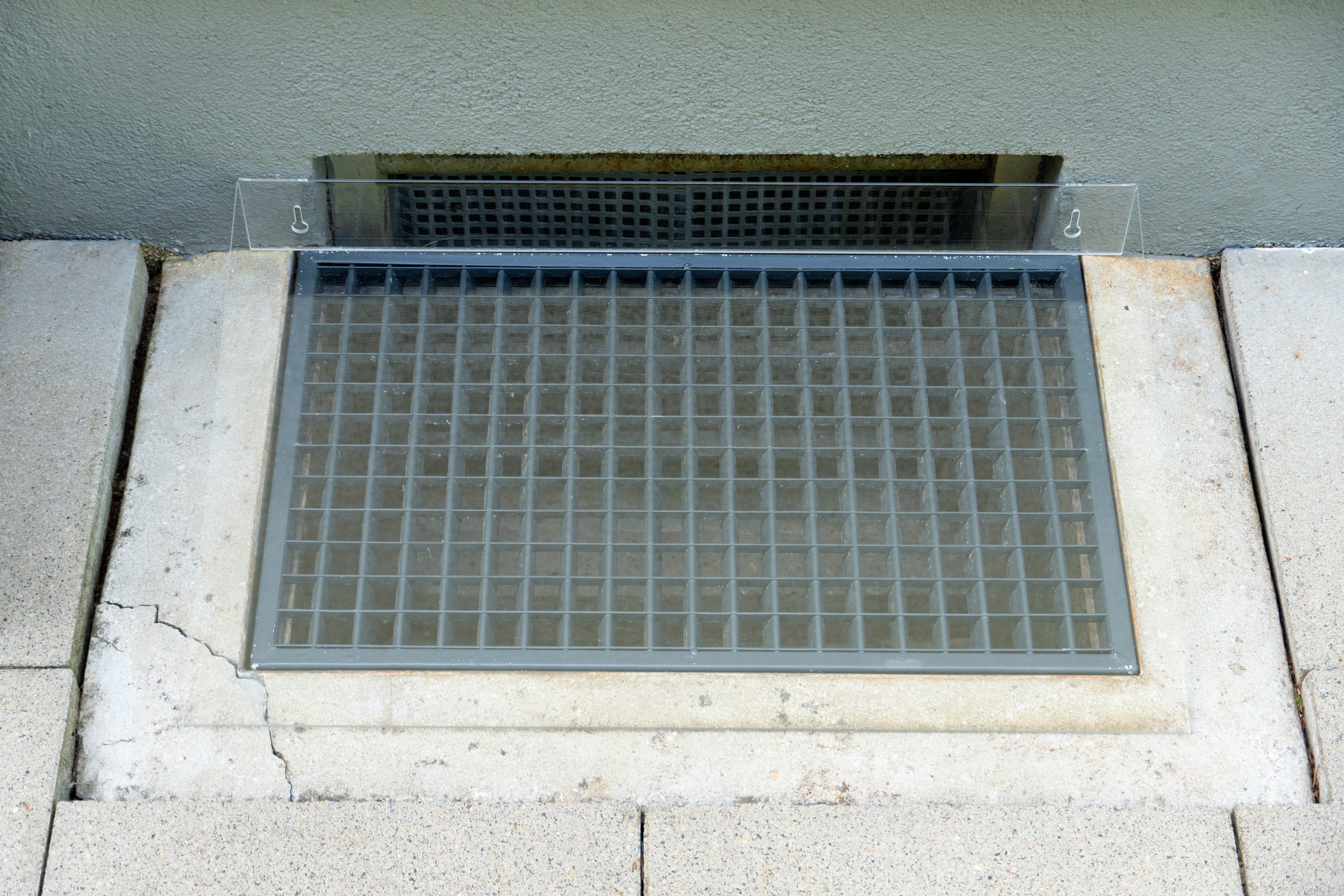 queence Lichtschachtabdeckung Abdeckung Keller Regenschutz Wasserschutz Schmutzschutz Milchglas