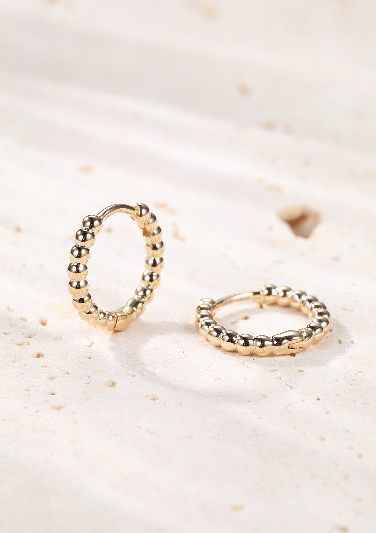 Dear Me Paar Creolen Ohrringe Gold 585 Damen Kugeln, Goldohrringe Echt Gold Massiv, Klappcreolen Glam 14 Karat Gold Erbs Design