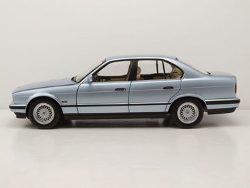 Minichamps Modellauto BMW 5er 535i E34 1988 hellblau metallic Modellauto 1:18 Minichamps, Maßstab 1:18