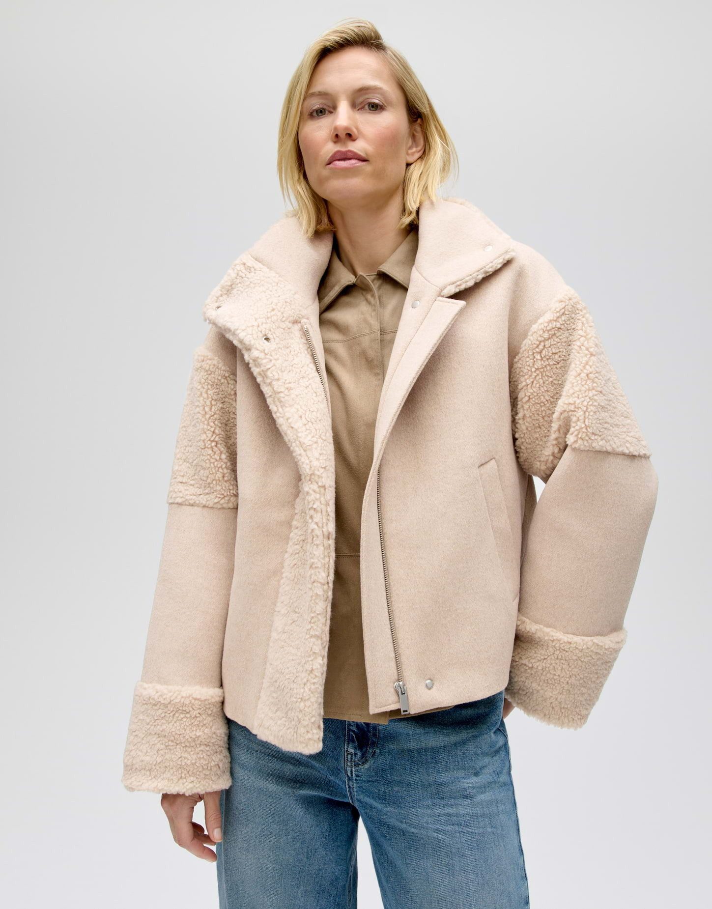 OPUS Winterjacke Heligo aus Velourslederimitat mit Patchwork-Design Gerade Silhouette mit überschnittener Schulter und Veloursoptik