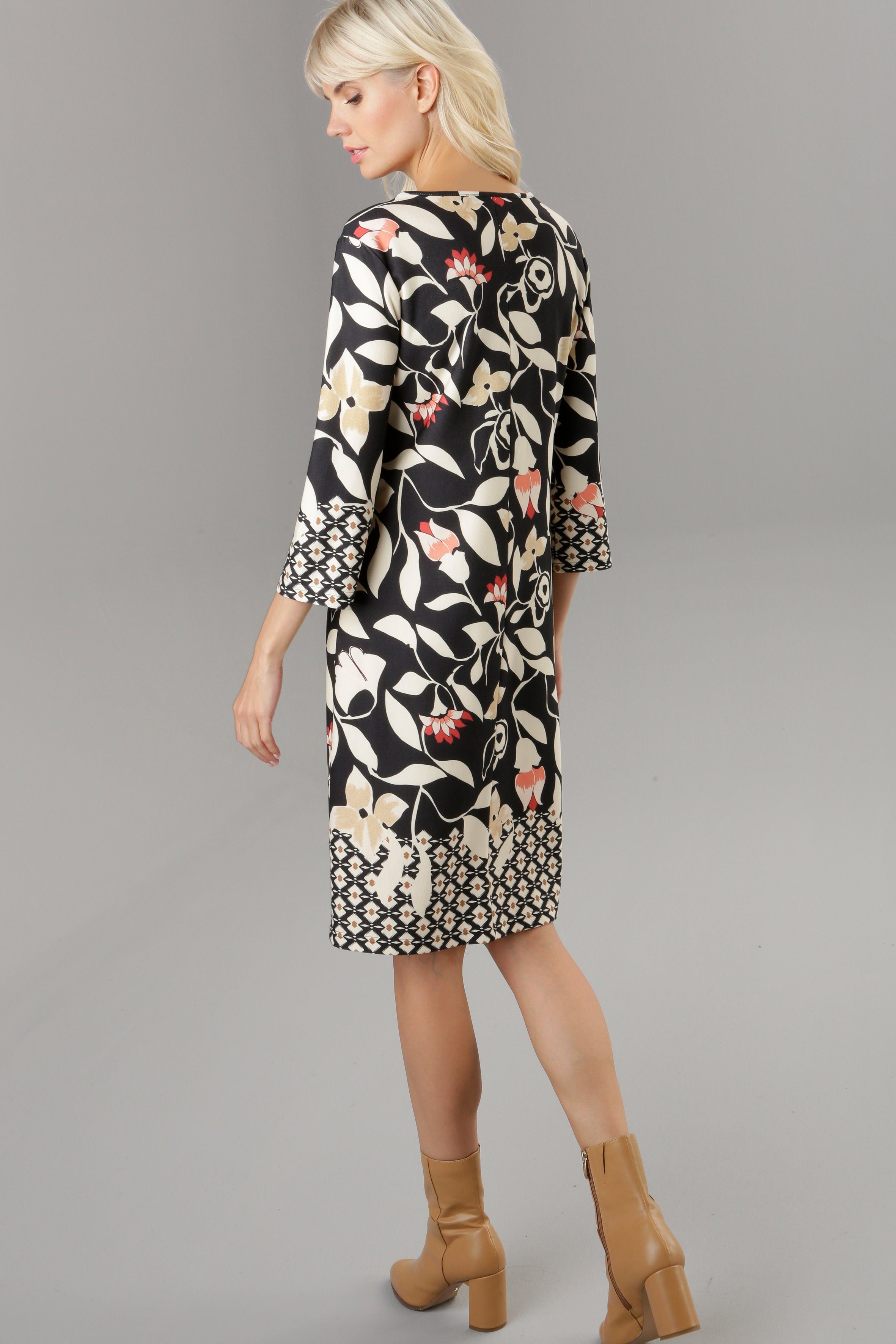 Aniston SELECTED Jerseykleid mit gemusterten Bordüren günstig online kaufen