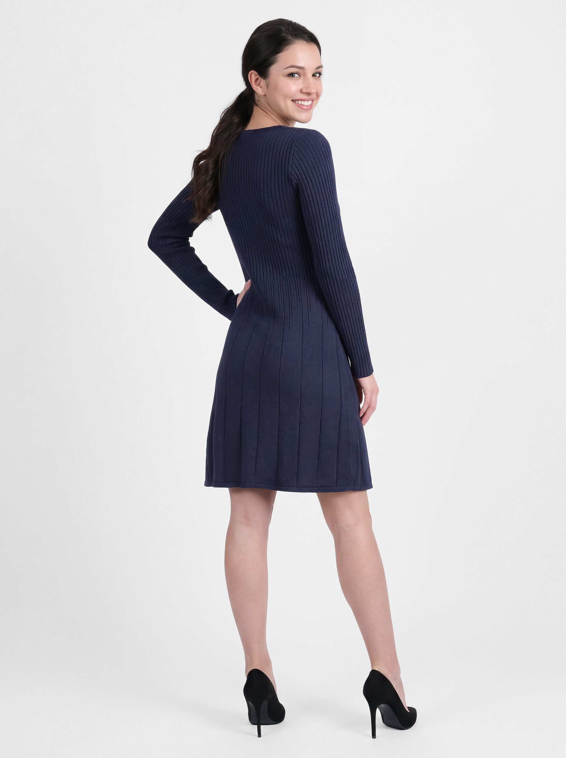 PEKIVESSA Strickkleid Kurzes Ripp-Strickkleid tailliert mit feminin tiefem V-Ausschnitt