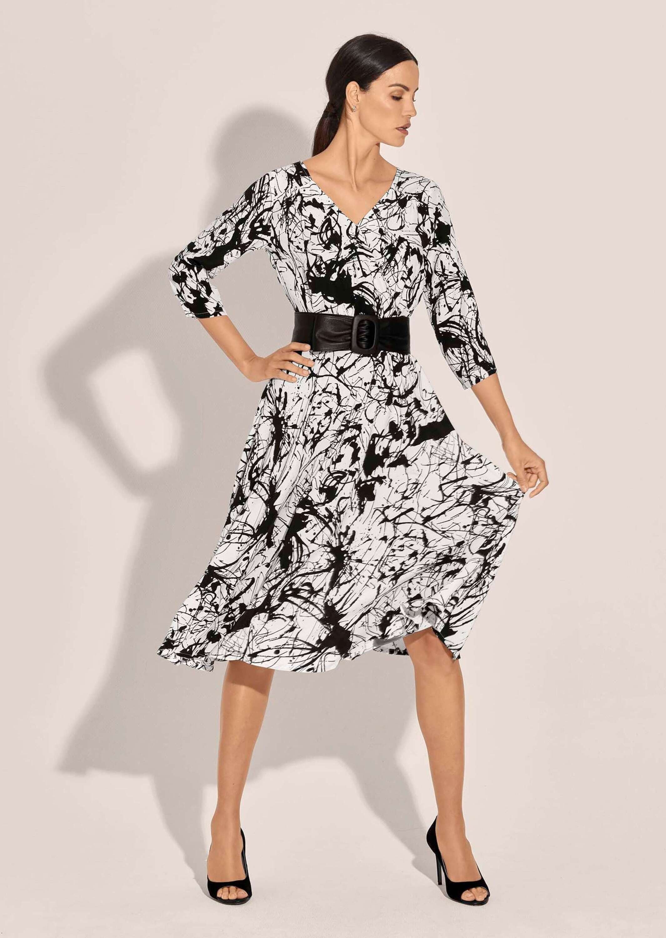 MADELEINE Maxikleid Kleid mit Unikat-Druck günstig online kaufen