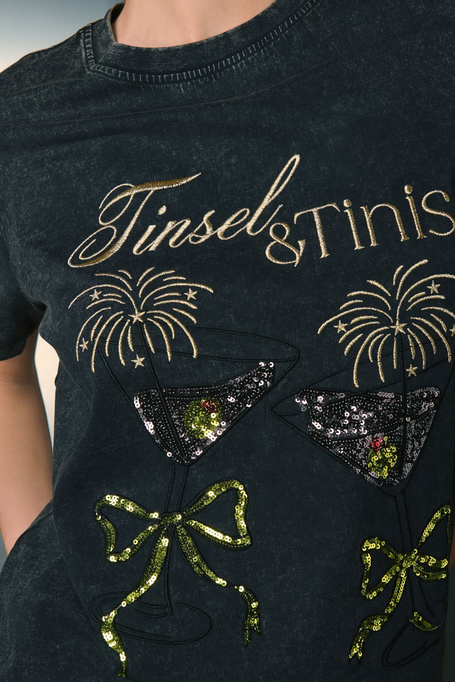 Next T-Shirt Rundhals-T-Shirt mit Tinsel Tinis-Stickerei (1-tlg)
