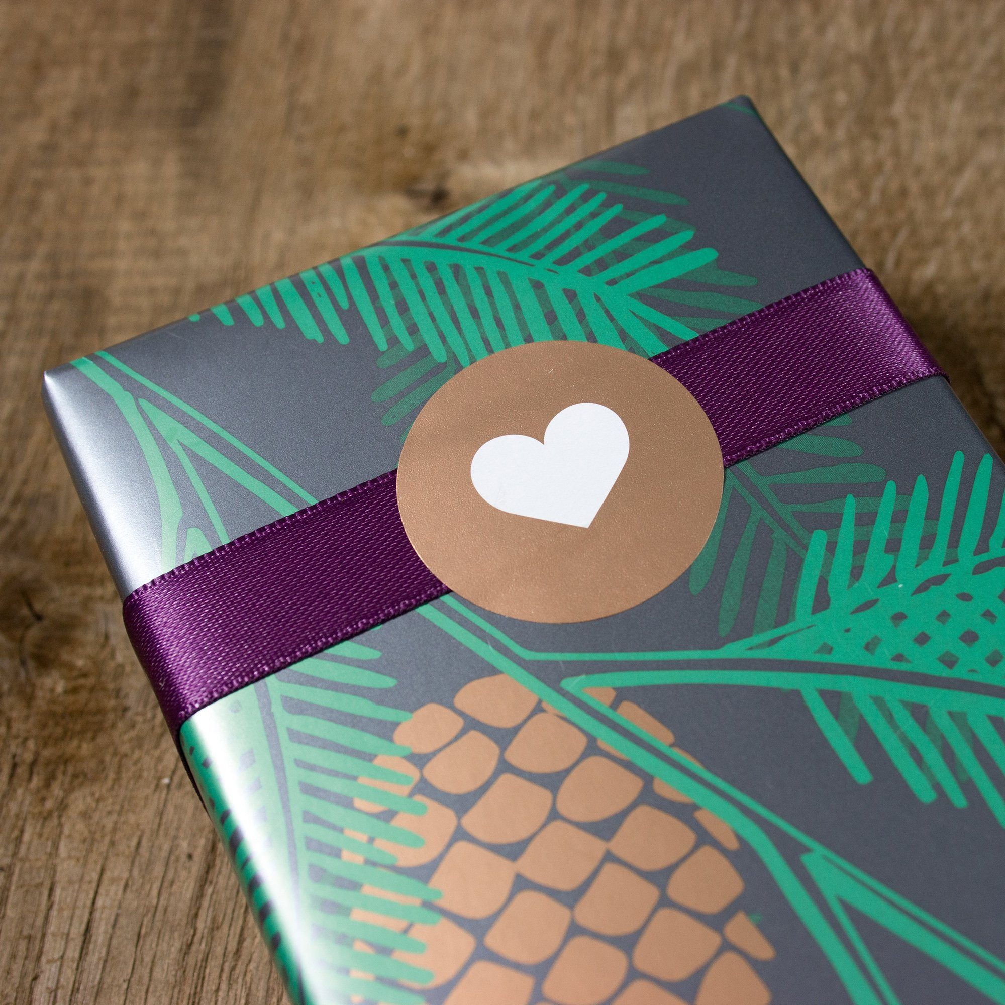 Bow & Hummingbird Geschenkpapier Geschenkpapier O Tannenbaum, Bow & Hummingbird, Metallicfarben