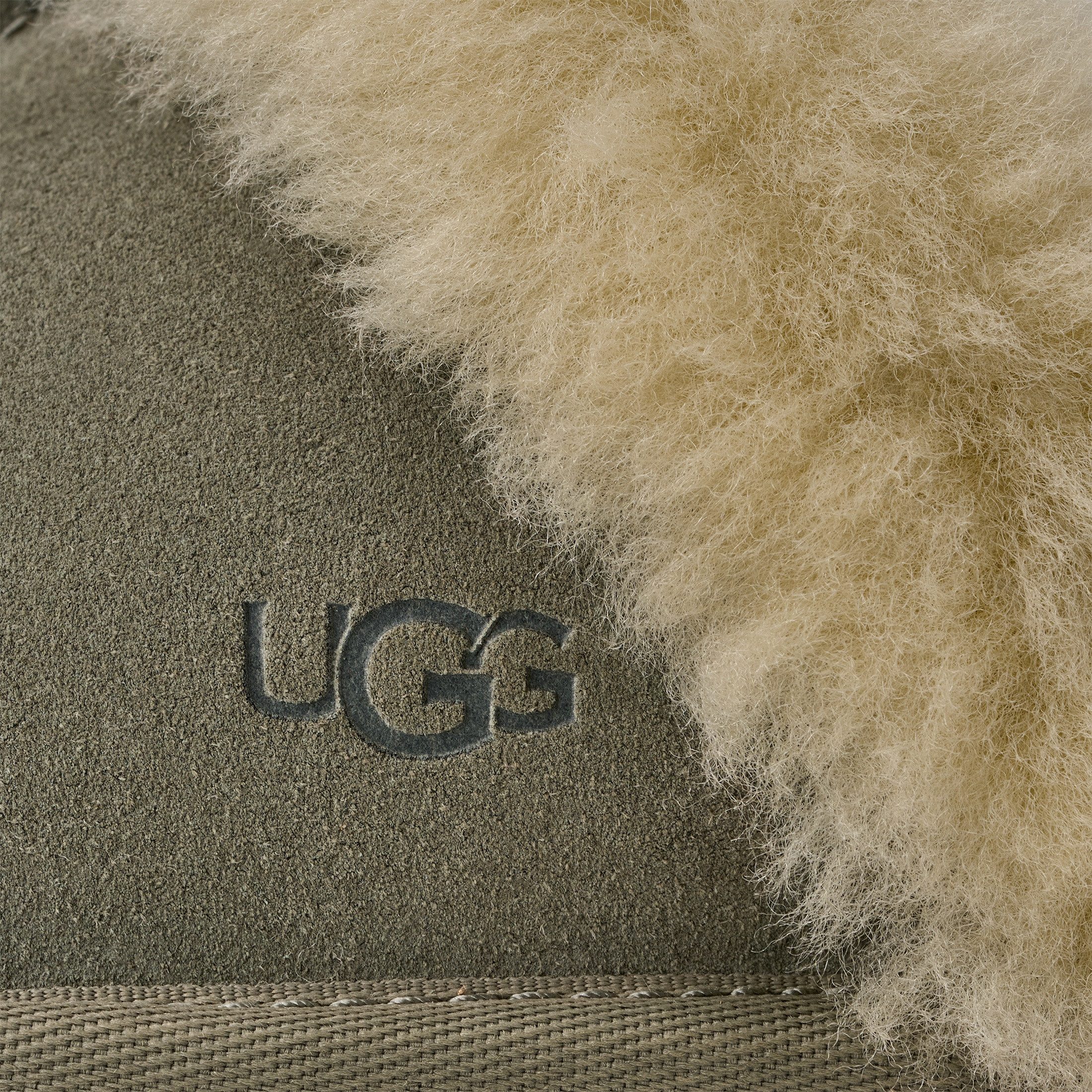 UGG Scuffette II Hausschuh Homeslippers, Hausschuh mit kuscheligem Fellimitat-Kragen