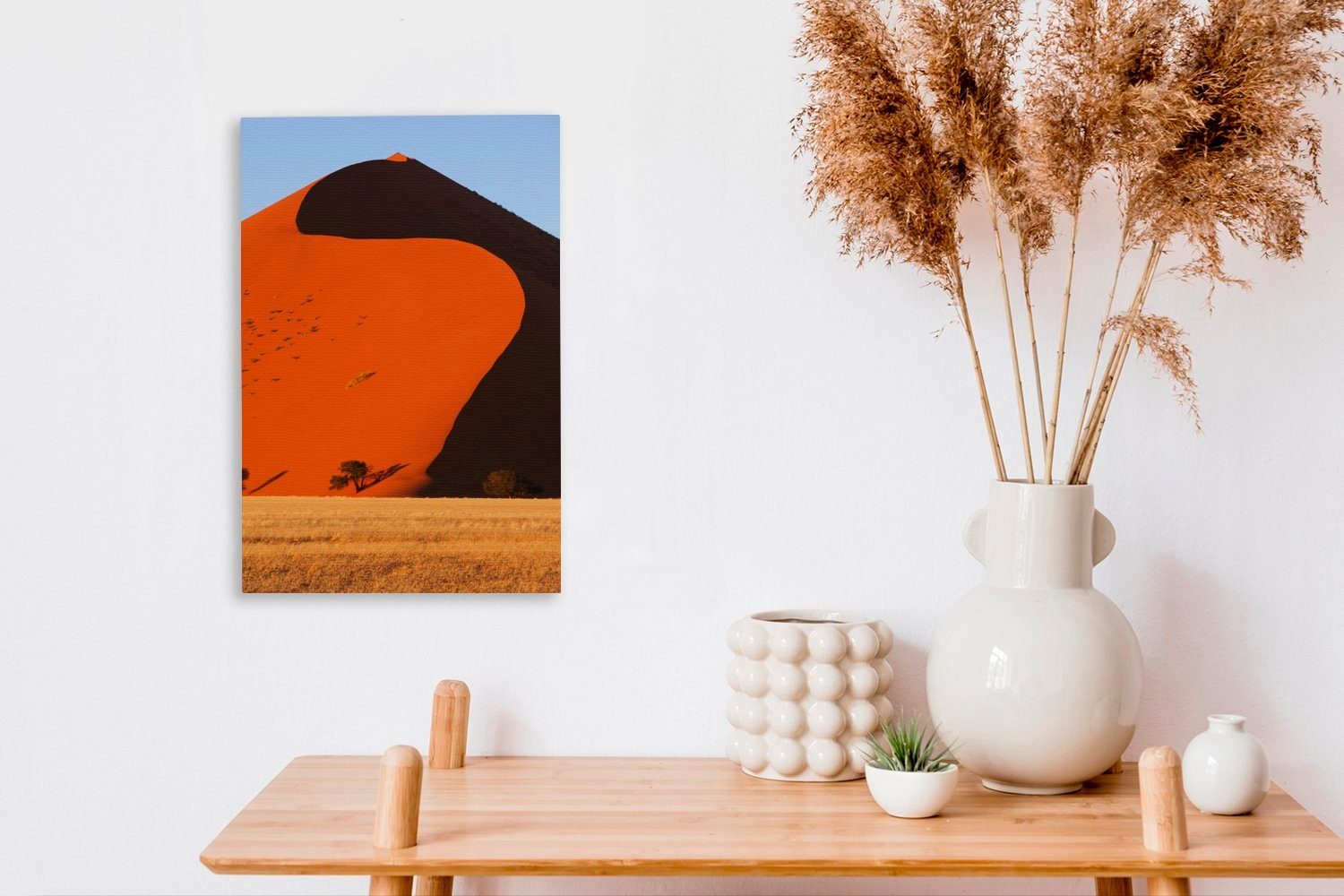 in des Nähe Leinwandbild in Namibia, Sossusvlei-Tals Zackenaufhänger, (1 bespannt Eine Gemälde, inkl. Leinwandbild der fertig cm OneMillionCanvasses® 20x30 Sanddüne St),