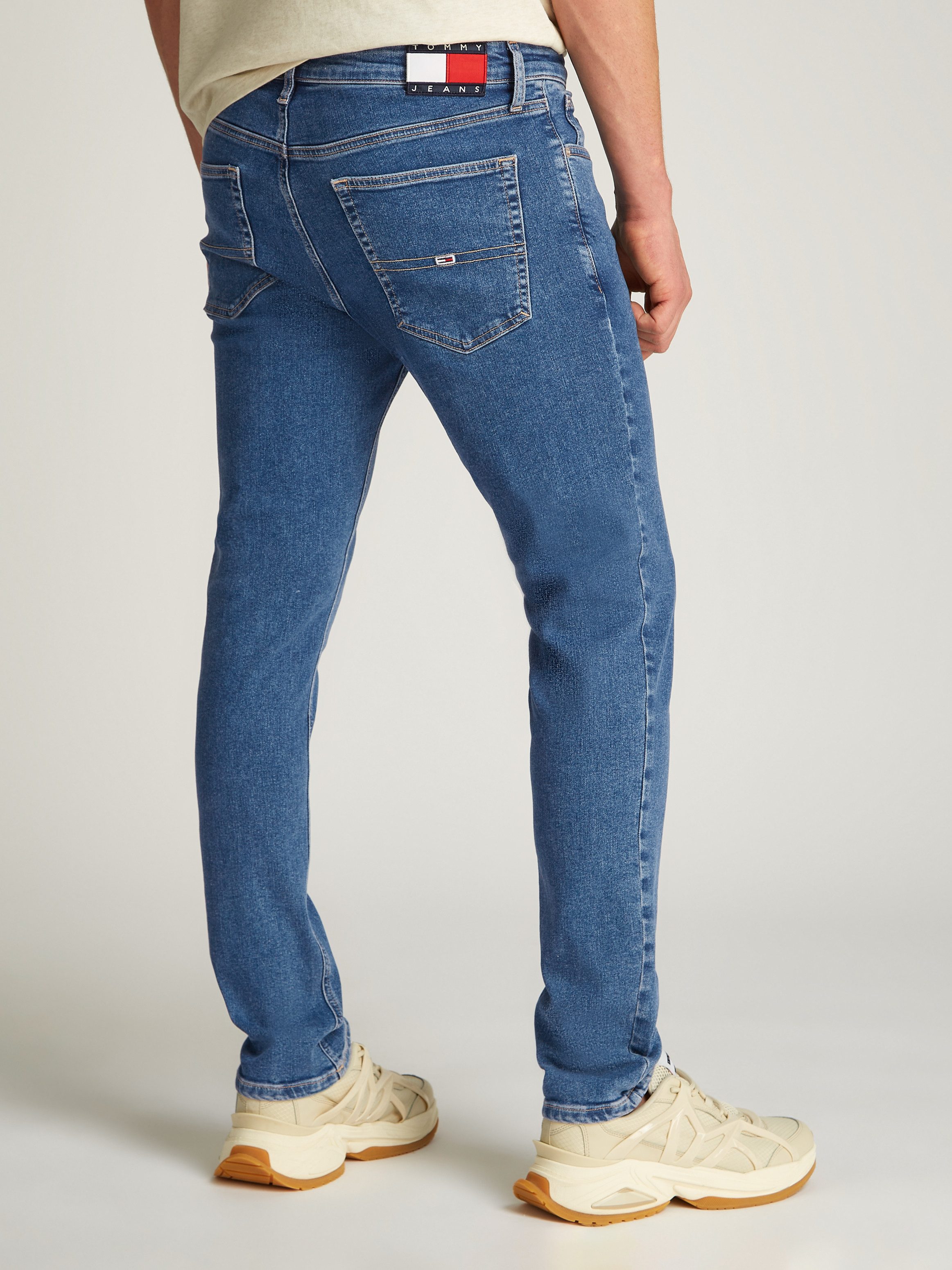 Tommy Jeans Tapered-fit-Jeans Austim Slim Tapered mit Logostickereien günstig online kaufen