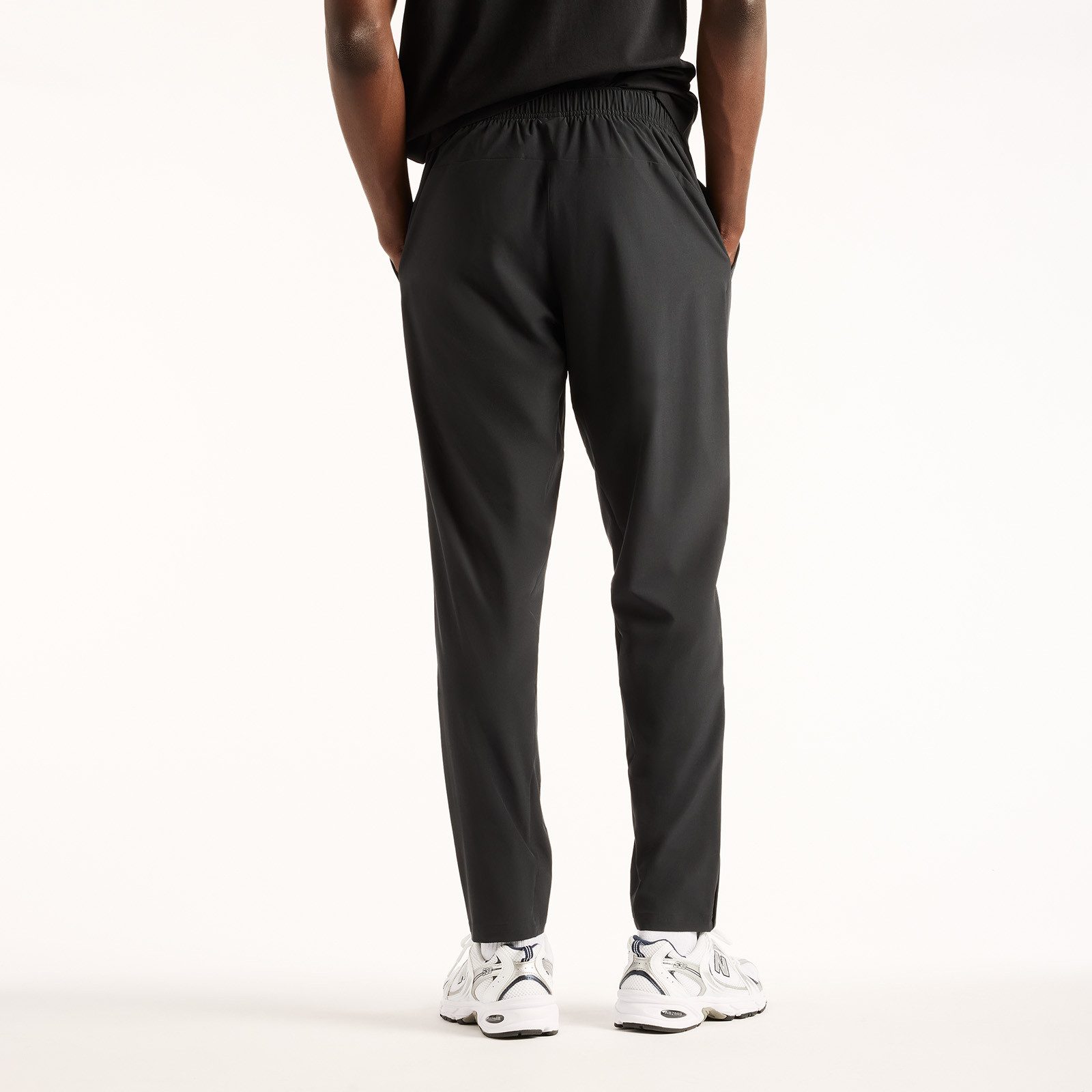 New Balance Trainingshose UTILITY STRETCH WOVEN PANT Trainingshose für Fitness und Sportmode, sportlicher Stil