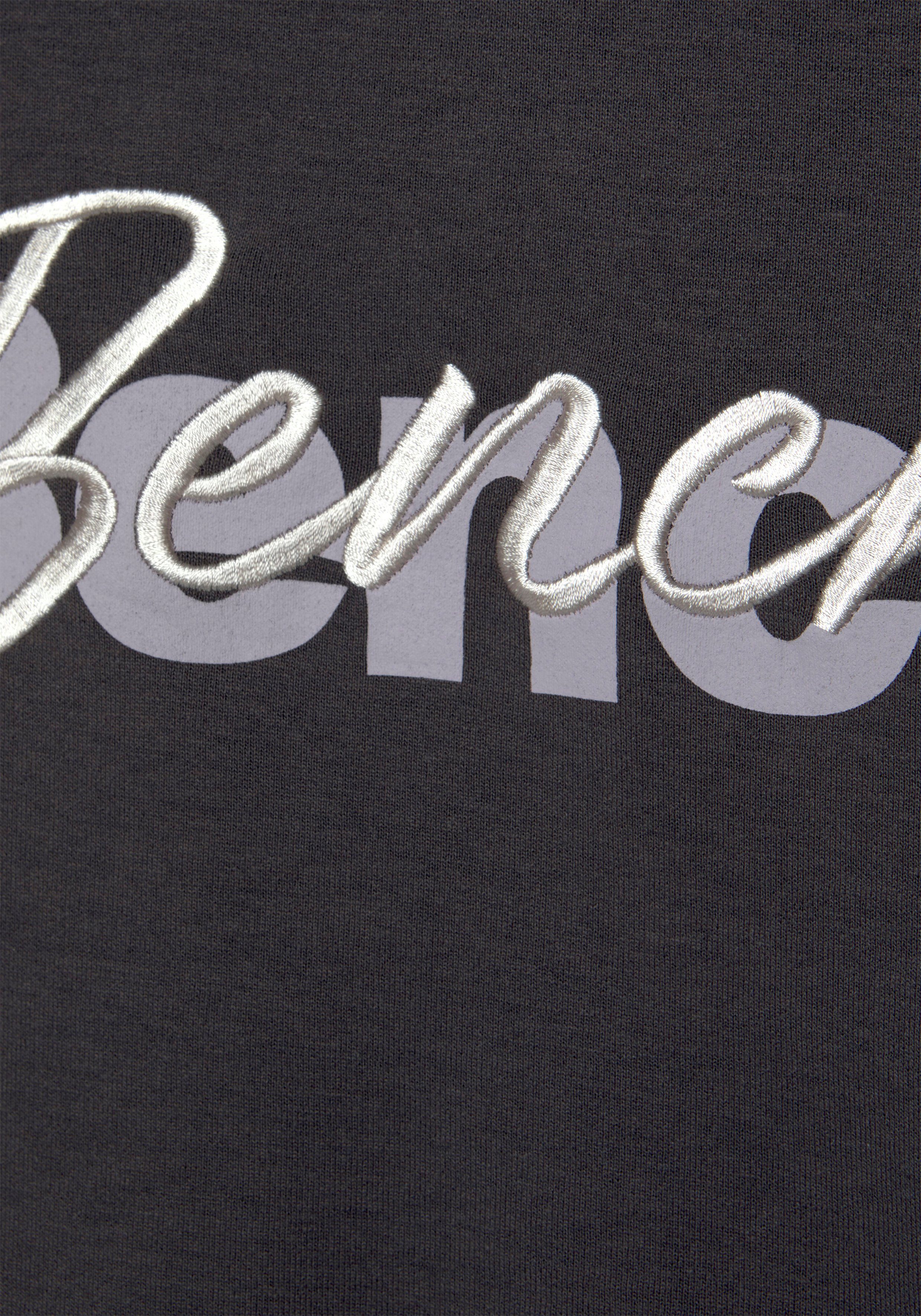 Bench. Loungewear Sweatshirt mit und Loungeanzug Stickerei, stone Logodruck