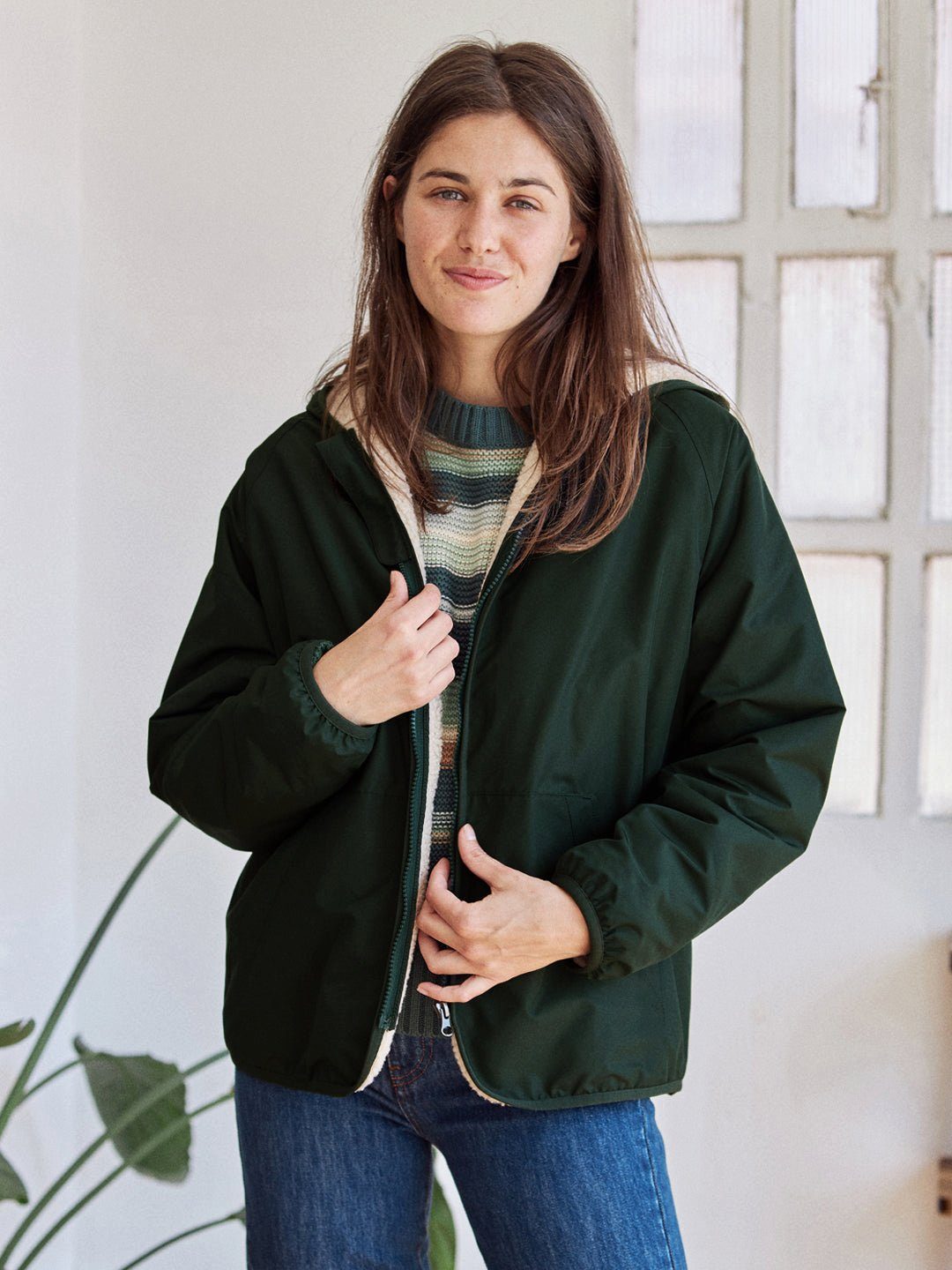 TWOTHIRDS Kapuzenfleecejacke Dark Polyester, wasserabweisender Laurie recyceltem mit aus Green Oberfläche