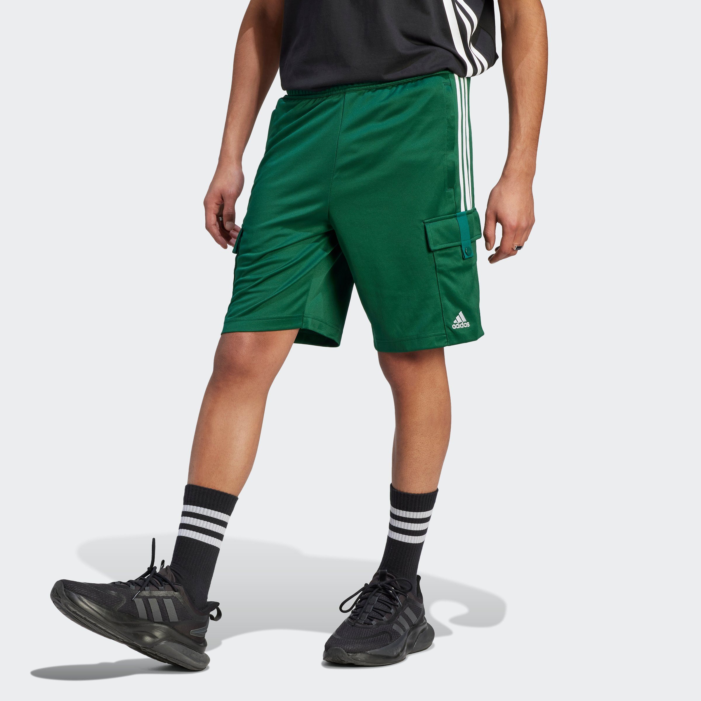 adidas Sportswear Shorts TIRO CARGOSHORTS (1-tlg) Collegiate Green
