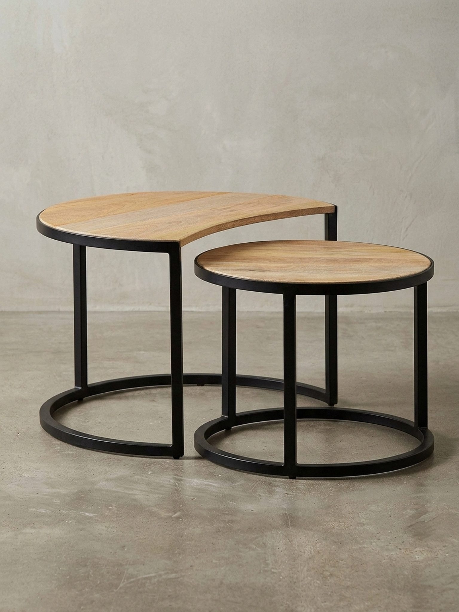 KADIMA DESIGN Satztisch Couchtische ESINO Massivholz - Rundes Industrial Style - 2er Set