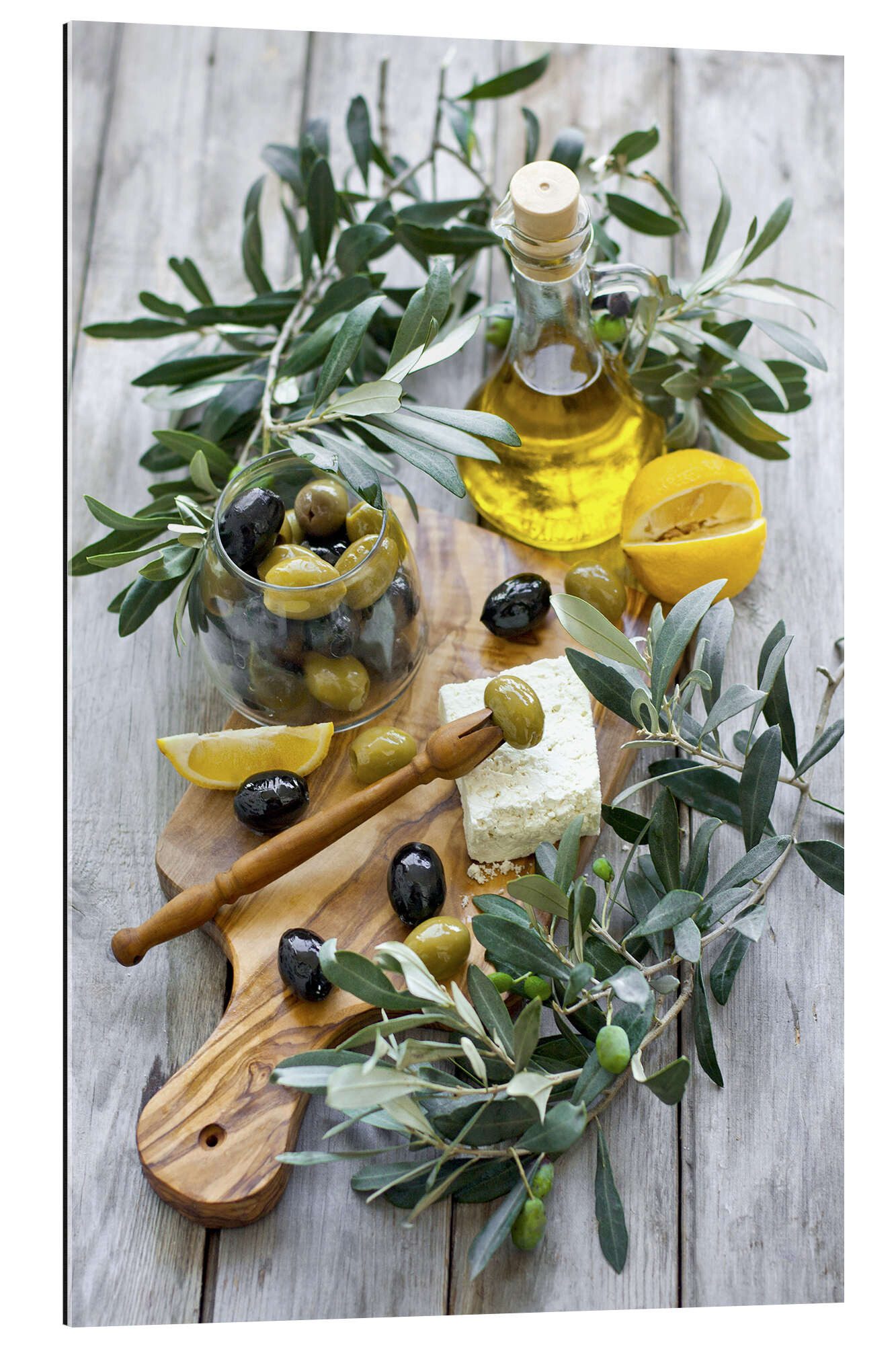 Posterlounge XXL-Wandbild Editors Choice, Grüne und schwarze Oliven mit einer Flasche Olivenöl, Küche Mediterran Fotografie