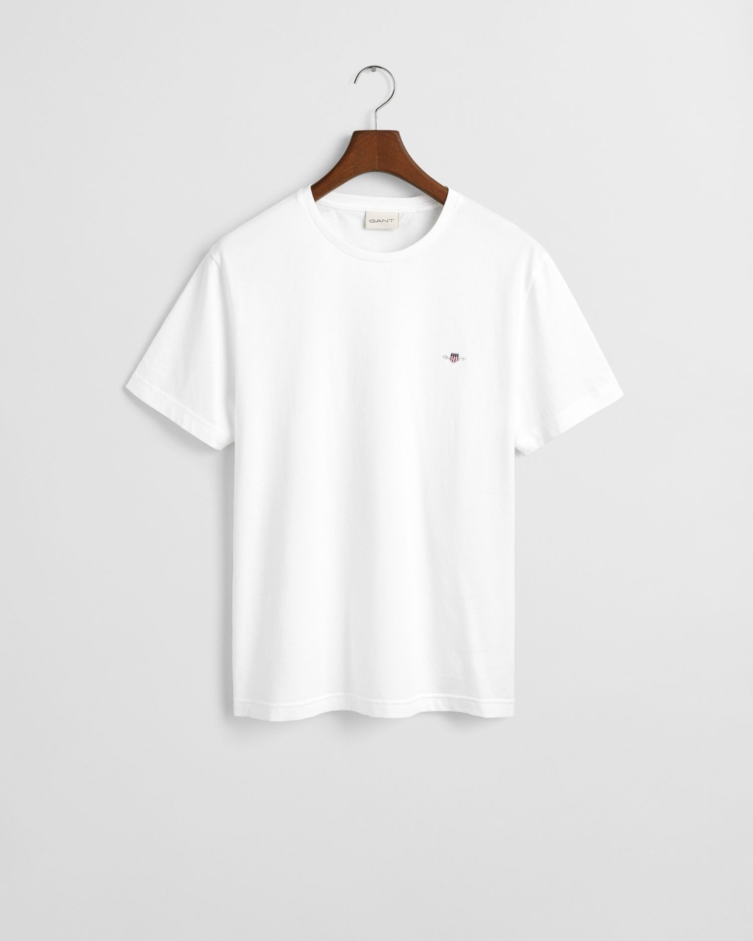 Gant T-Shirt "SLIM SHIELD V-NECK T-SHIRT", mit einer kleinen Logostickerei günstig online kaufen