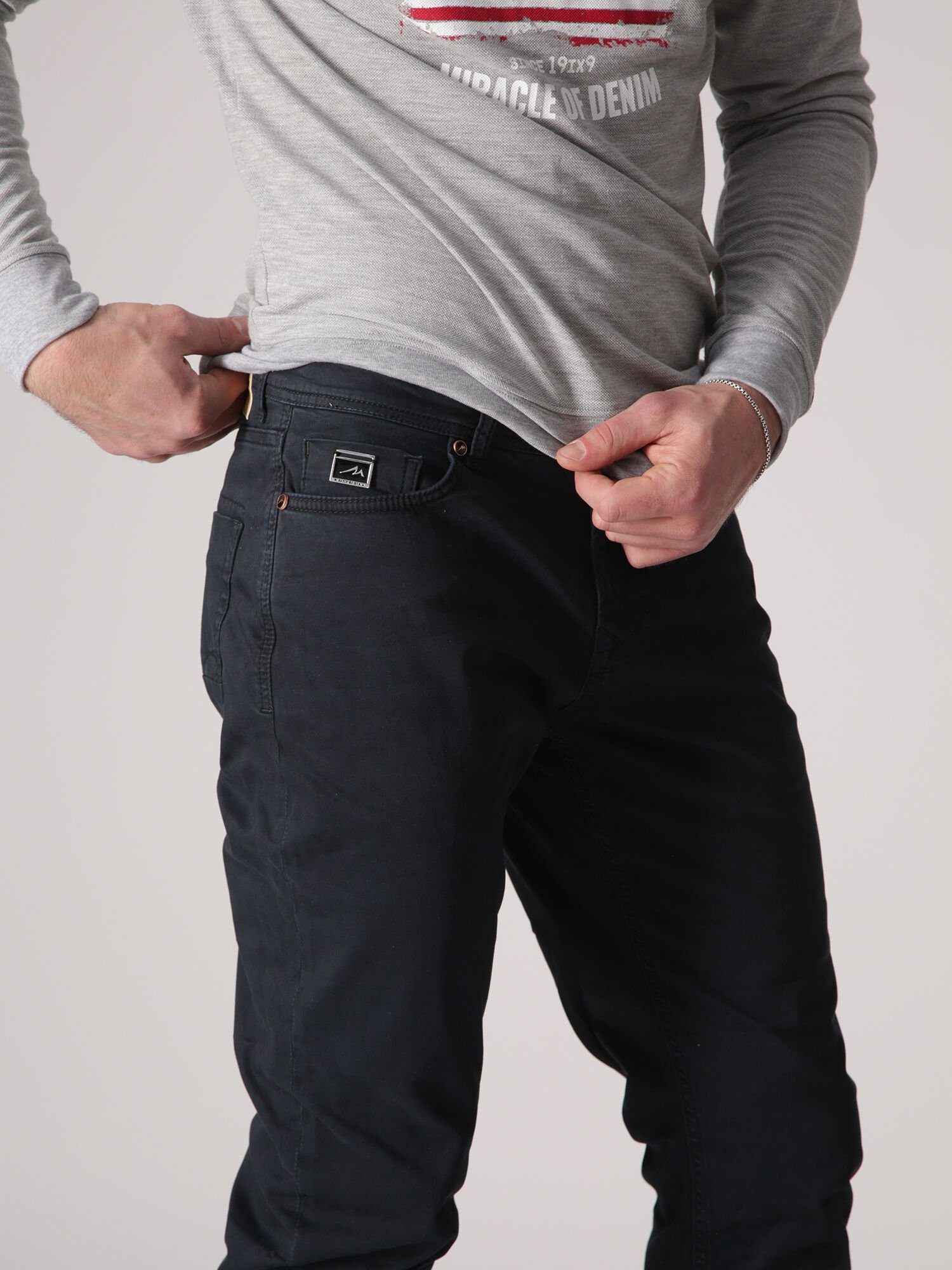 Five-Pocket-Design Regular-fit-Jeans im of Cornell Denim Miracle Anthra