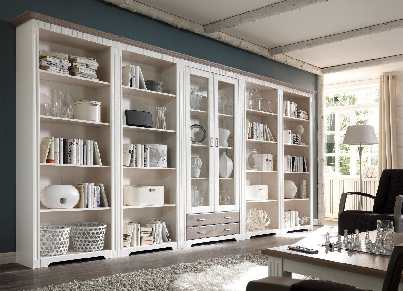 Empinio24 Vitrine Cordoba Breite 106 cm, Kiefer massiv weiss, im Landhausstil – Bild 5 von 5