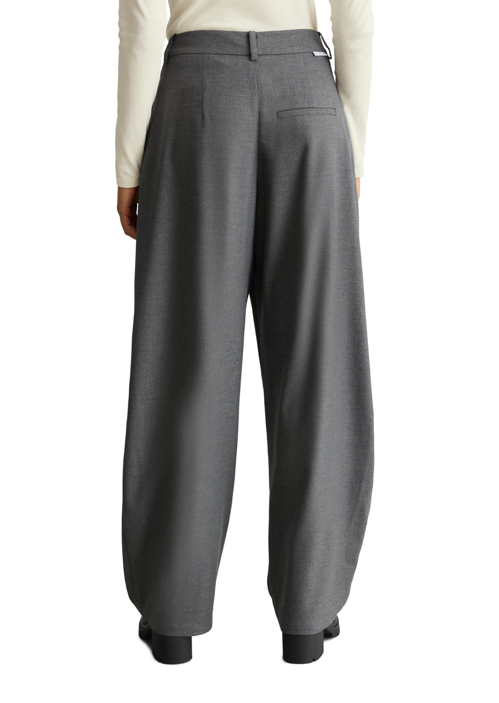 Marc O'Polo DENIM Chinohose aus recyceltem Polyester, Viskose und Elasthan – Bild 3 von 5