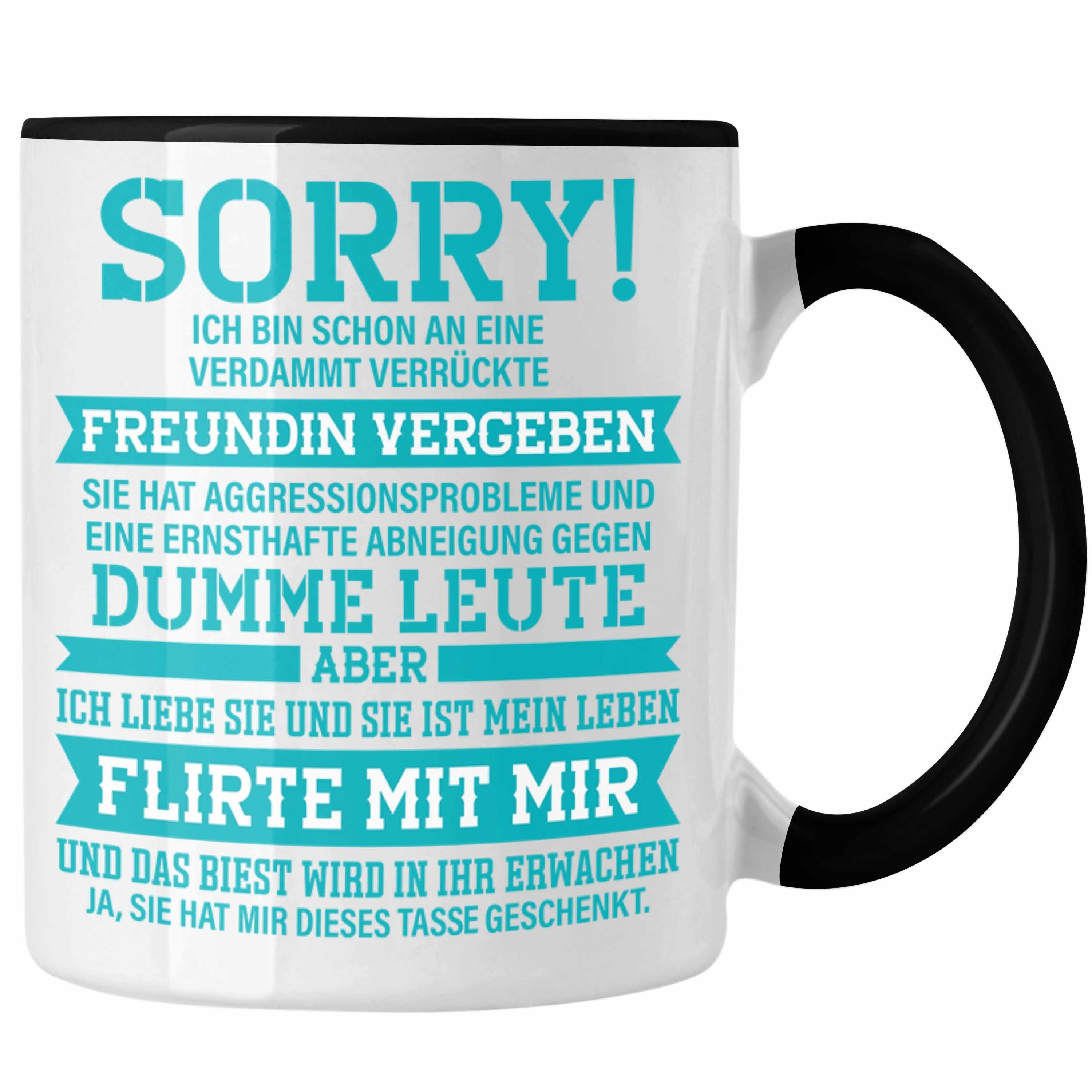 Trendation Tasse Trendation - Geschenk für Freund Valentinstag Lustig Humor Verrückte Freundin Liebe Und Ja Sie Hat Mir Diese Tasse Geschenkt Schwarz