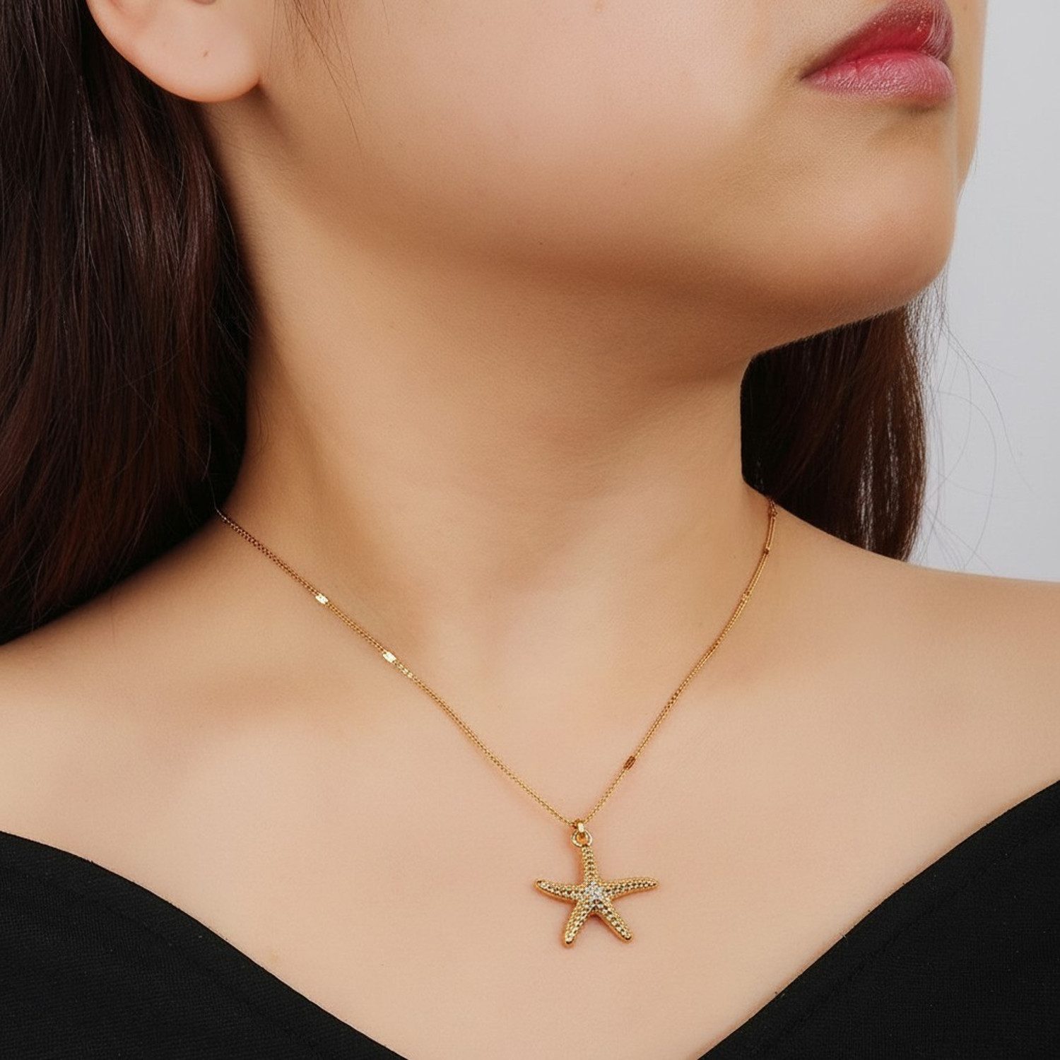KARMA Kette mit Anhänger Damen Seestern Gold 40 cm Halskette (rostfrei Damenschmuck, 1-tlg., Damenhalskette wasserfest hypoallergen), Edelstahl Sommerschmuck für Frauen modern