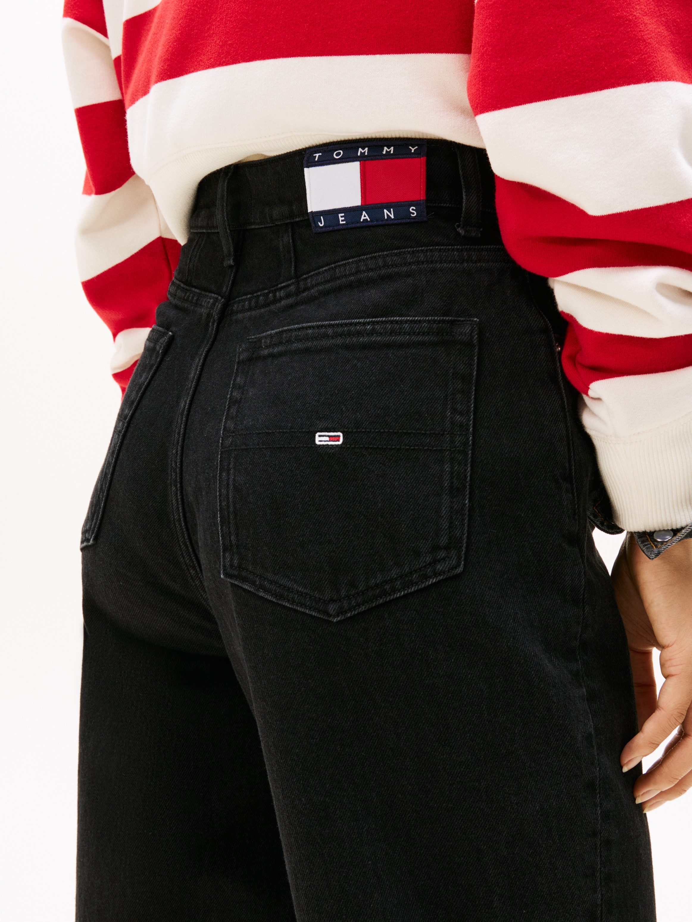 Tommy Jeans Mom-Jeans "High waist - Mom-Jeans Tapered" mit Logo-Badge, Logo günstig online kaufen