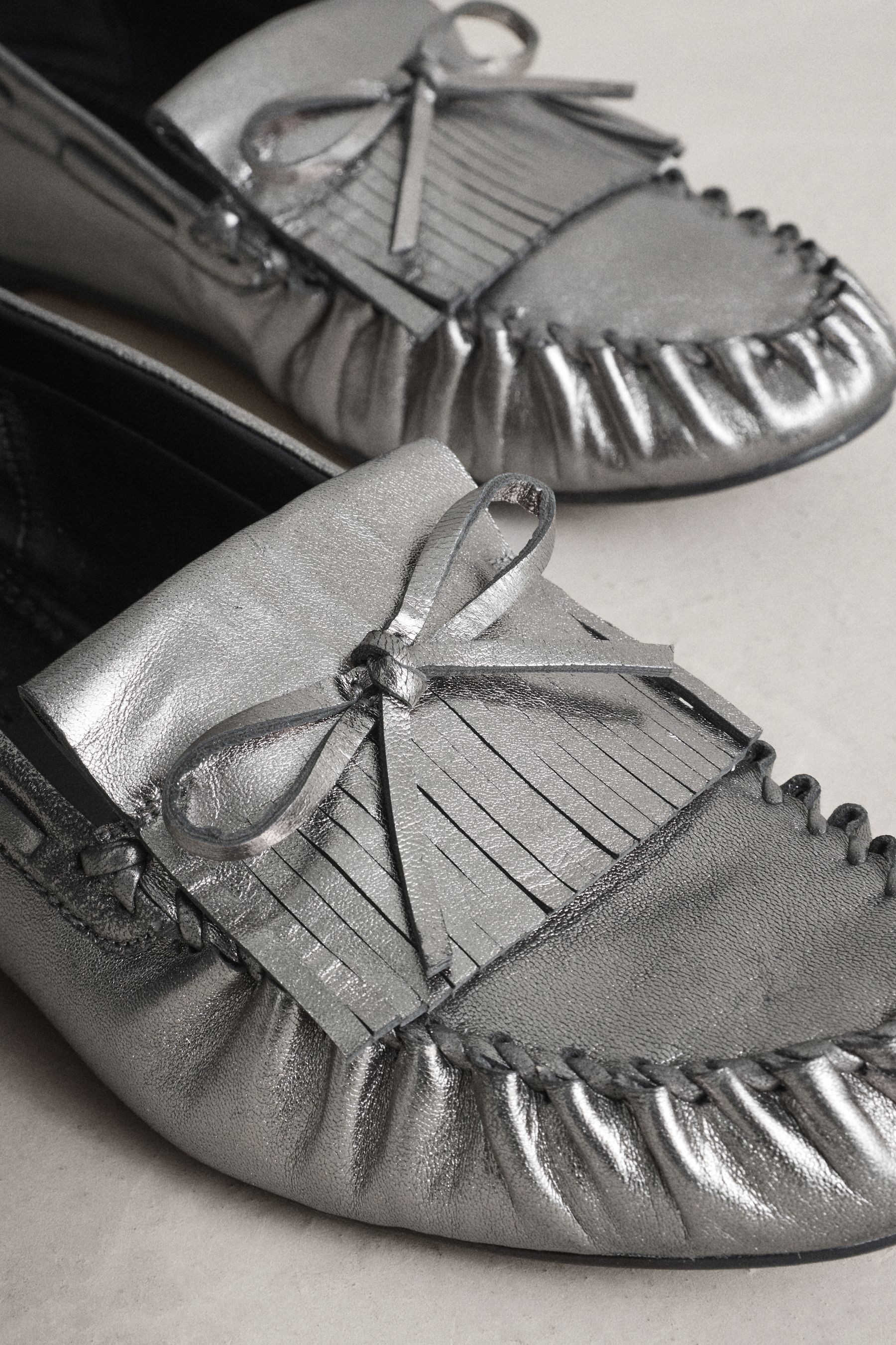 Next N. Premium Loafer aus Leder mit Raffung Loafer (1-tlg)