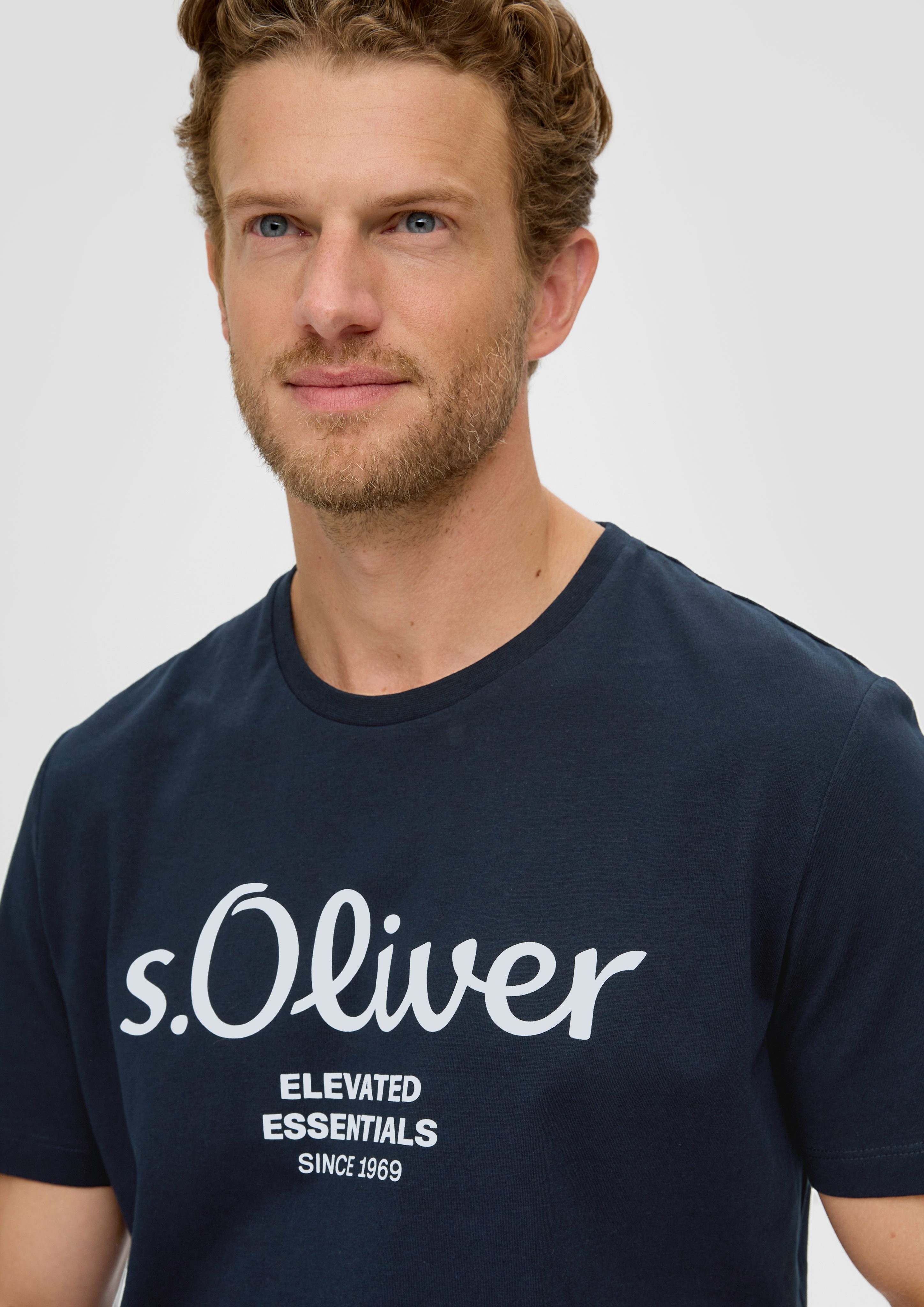 s.Oliver Kurzarmshirt Baumwoll-T-Shirt mit Logo-Print Artwork günstig online kaufen