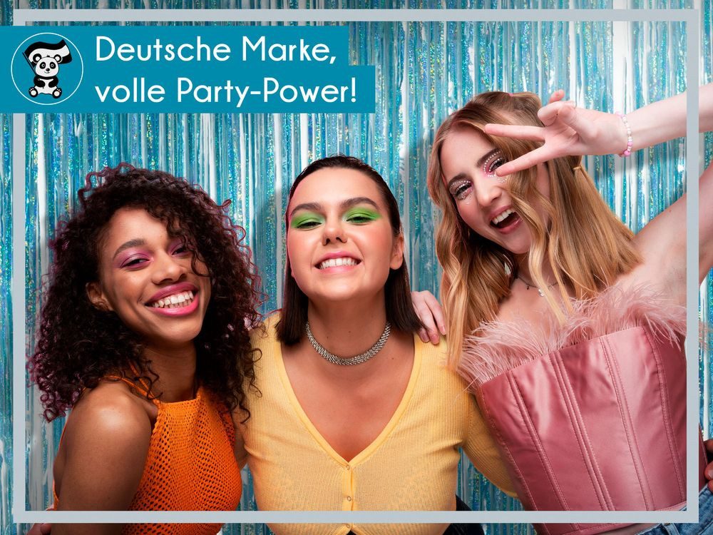PHENO FLAGS Flagge 2 Stück Lametta Vorhang - Deko, Lametta Girlande für Ihre Party, Funkelnden Metallic-Look in hellblau