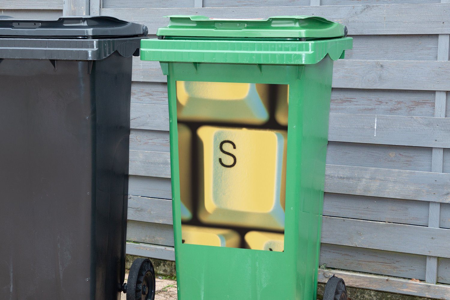 einer Sticker, auf Der Mülleimer-aufkleber, Wandsticker S Mülltonne, Buchstabe MuchoWow (1 Abfalbehälter Tastatur St), Container,