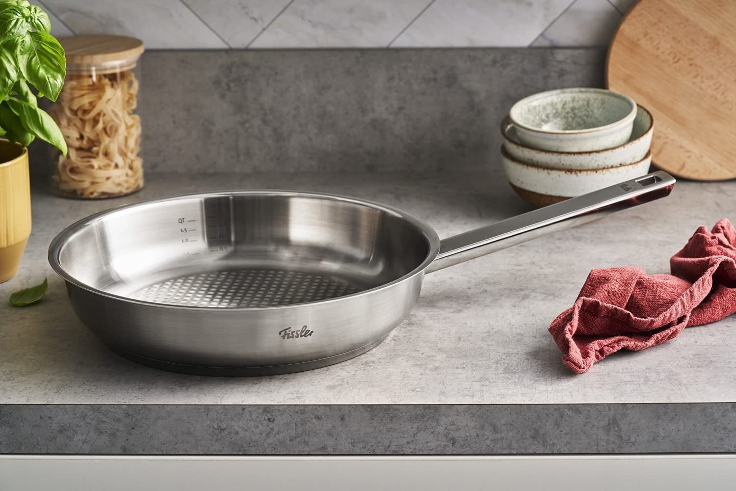 Fissler Bratpfanne ORIGINAL-PROFI COLLECTION® Edelstahl-Pfanne, Edelstahl 18/10 (1-tlg), mit breitem Schüttrand, Kaltmetallgriffen. Made in Germany – Bild 5 von 5