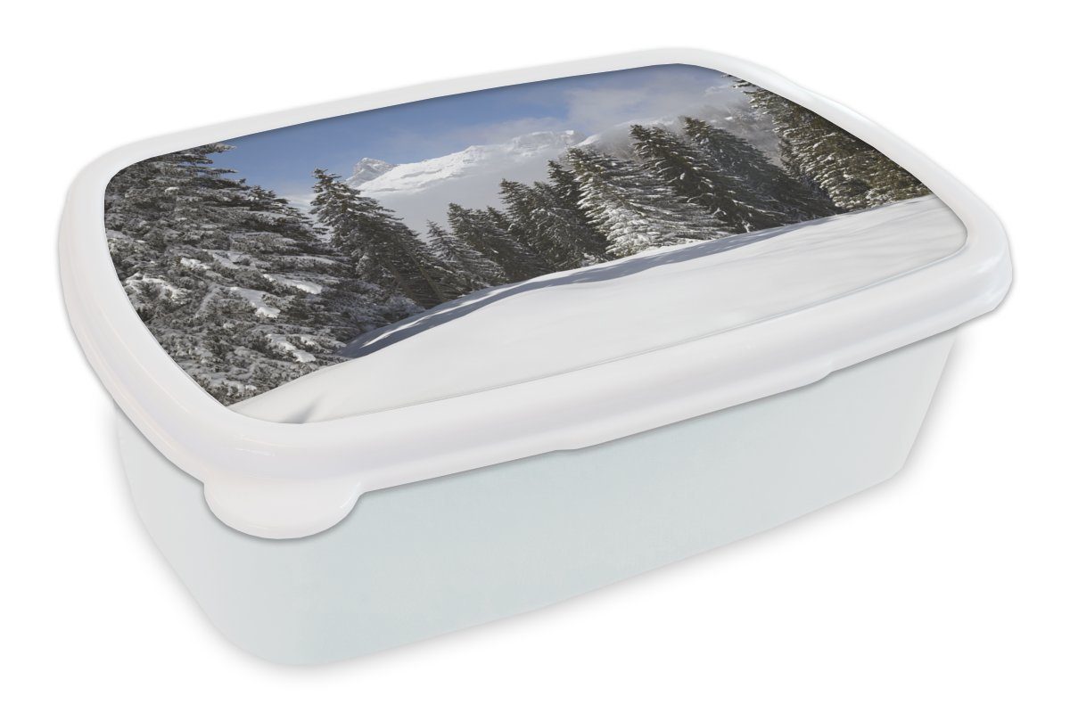 MuchoWow Lunchbox Die schneebedeckten Bäume in den Bergen schaffen eine weihnachtliche, Kunststoff, (2-tlg), Brotbox für Kinder und Erwachsene, Brotdose, für Jungs und Mädchen weiß | Lunchboxen
