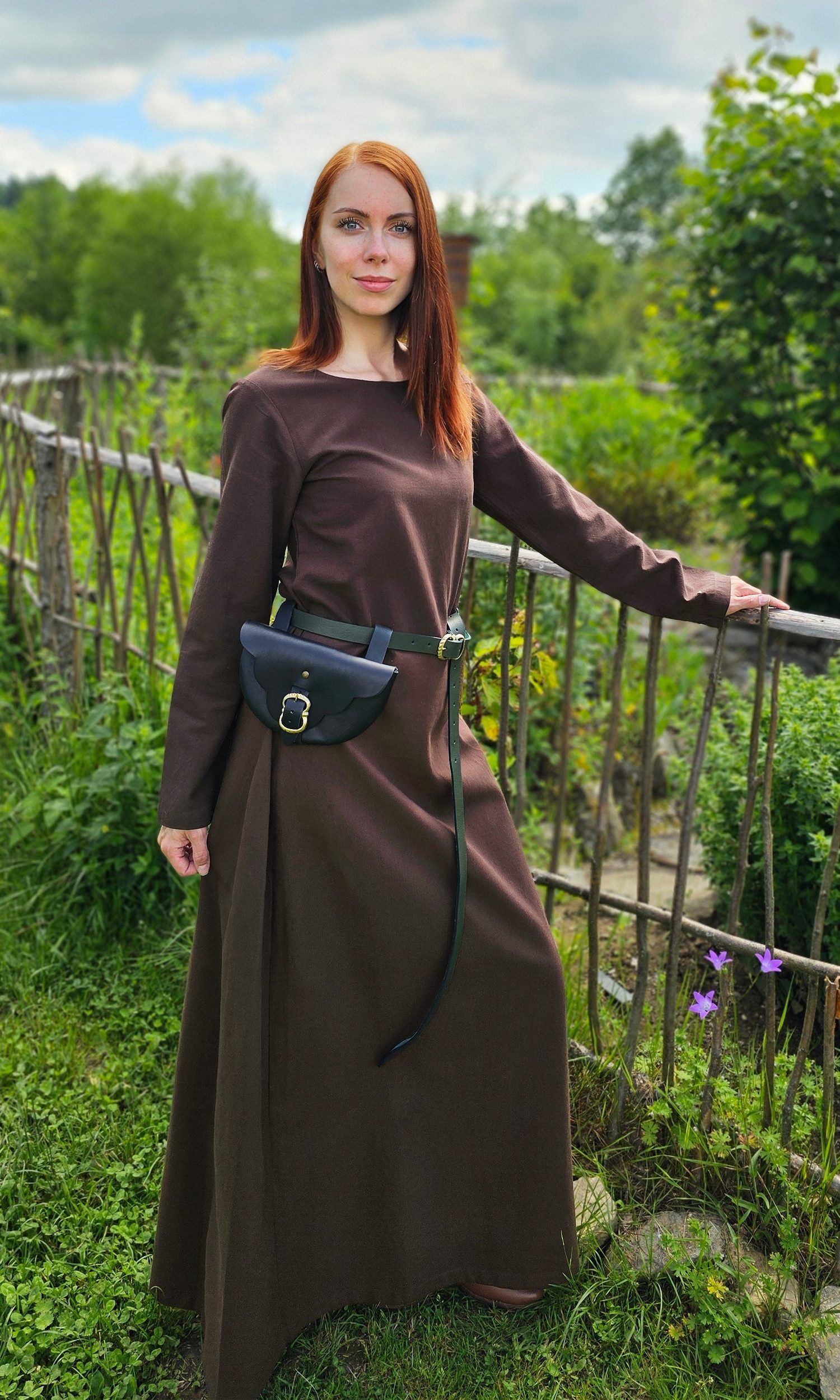 Vehi Mercatus Burgfräulein-Kostüm Klassisches Mittelalter Kleid oder Unterkleid braun "Amalie"