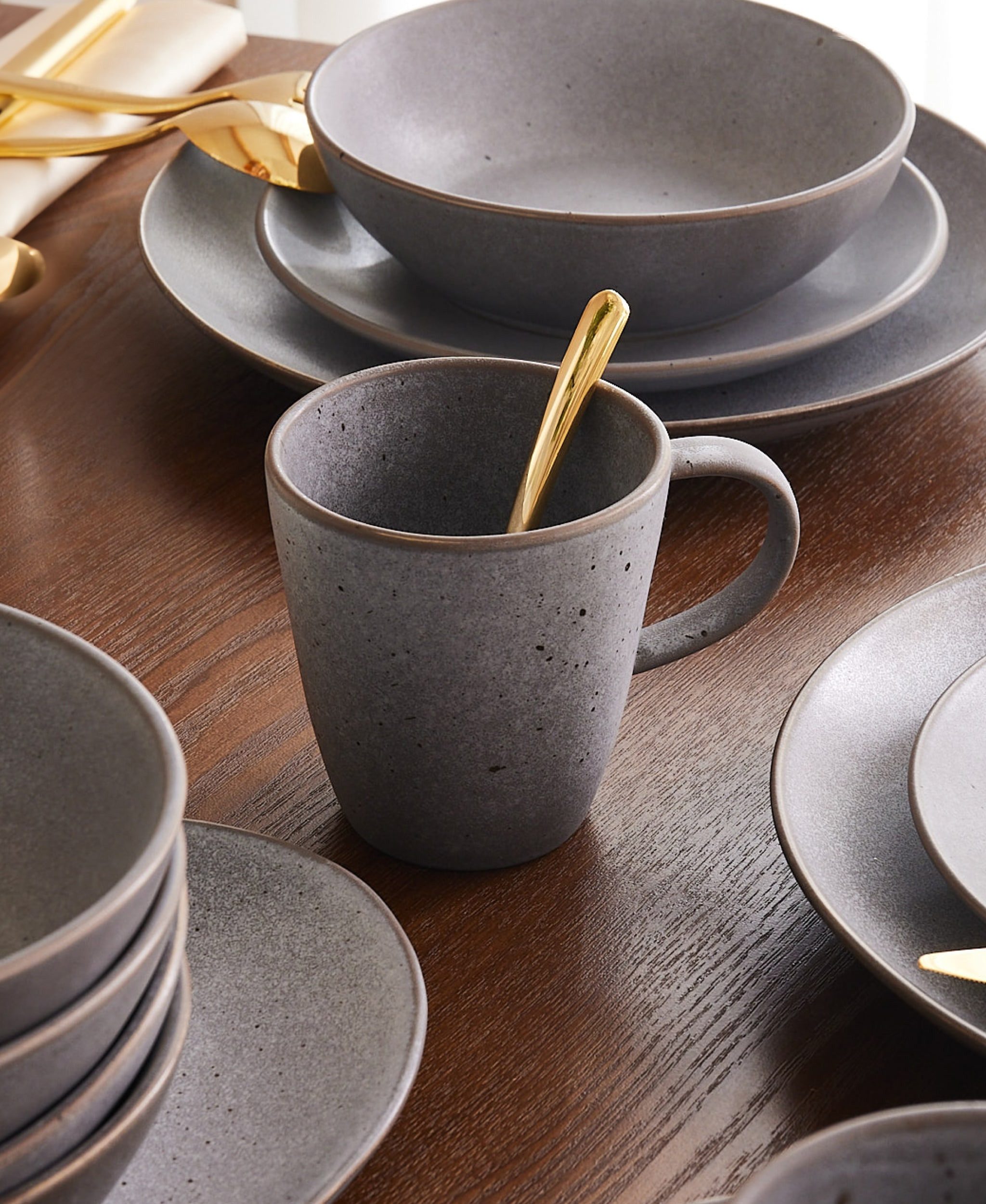 GLAMIRA Kaffeeservice Mattgraues Tassenset mit reaktiver Glasur (2-tlg), 2 Personen, Stoneware, Reaktivglasur, handwerkliche Note