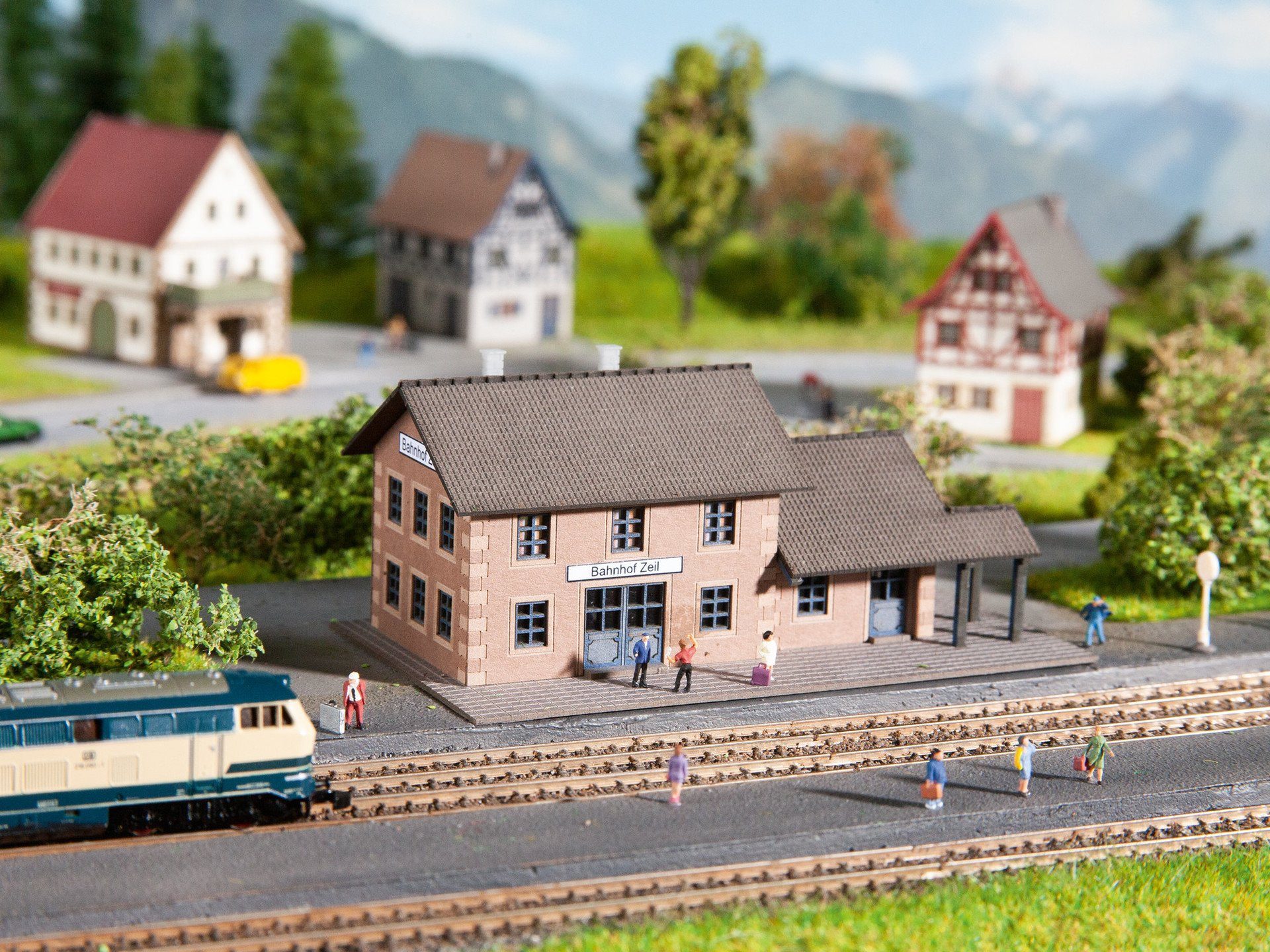 Modelleisenbahn-Gebäude Bahnhof „Zeil“, realistisches Modellgebäude, 10,3