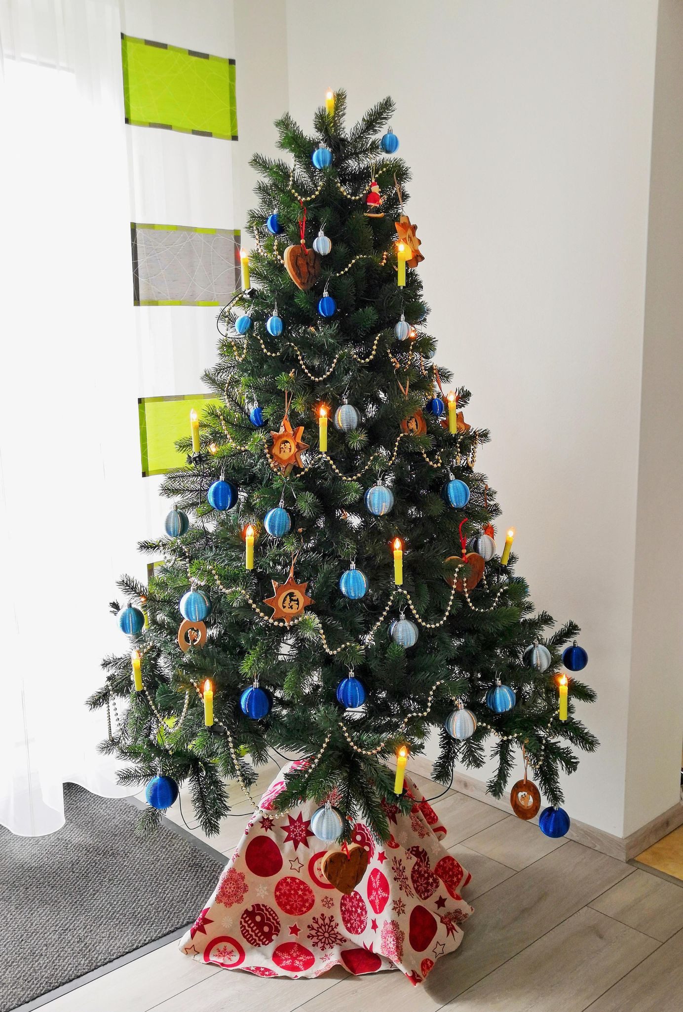 JACK Christbaumschmuck JACK by Inge 50x Kunststoff Kugeln Blau Christbaumkugeln inkl. Haken, Inkl. Haken, Rillenoptik aus Kunststoff Ø 4 + 6 cm, Aufbewahrungsbo – Bild 4 von 5