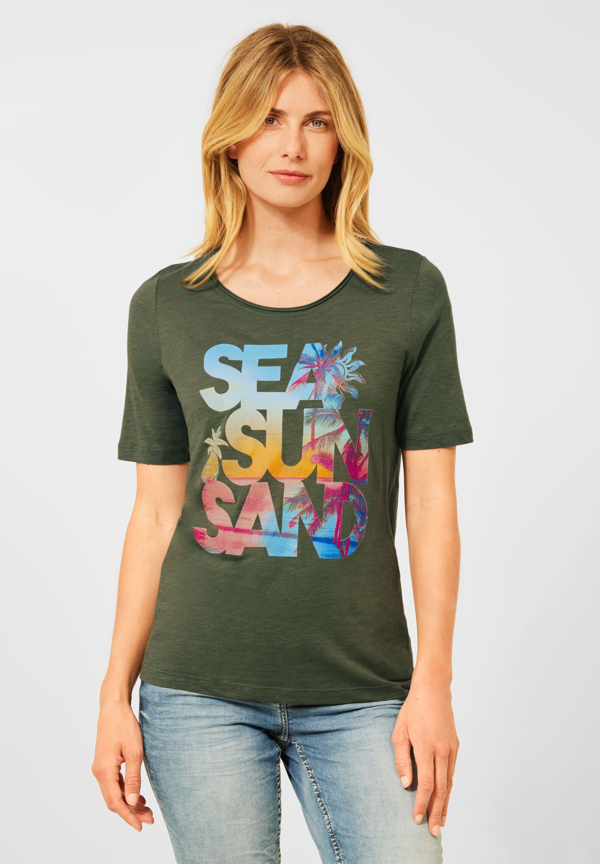Cecil T-Shirt Cecil T-Shirt mit Wordingprint in Desert Olive Gre (1-tlg)  Locker geschnitten, Maße bei Größe M ca.: Länge 68 cm, Brust 109 cm,  Saumweite 108 cm