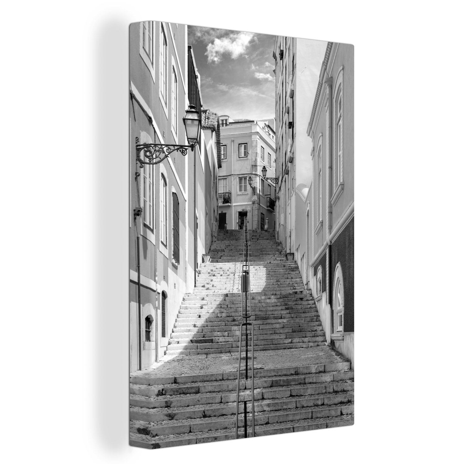 Lissabons St), schwarz 20x30 OneMillionCanvasses® in in Straße Leinwandbild Portugal ältestem inkl. Leinwandbild fertig bespannt weiß, (1 Stadtteil cm Zackenaufhänger, und - Gemälde,