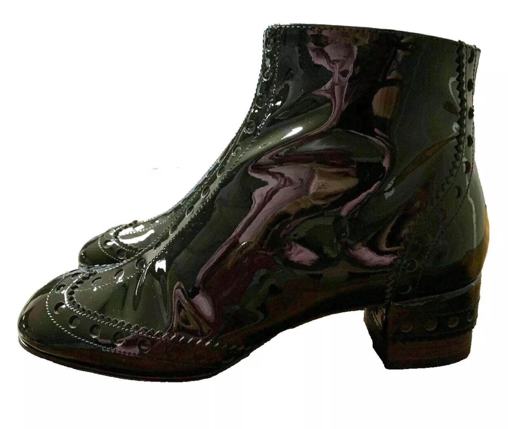 Chloé Perry Stiefeletten Boots aus Lackleder mit Brogue-Details Ankleboots Hergestellt in Italien mit höchster Präzision und Liebe