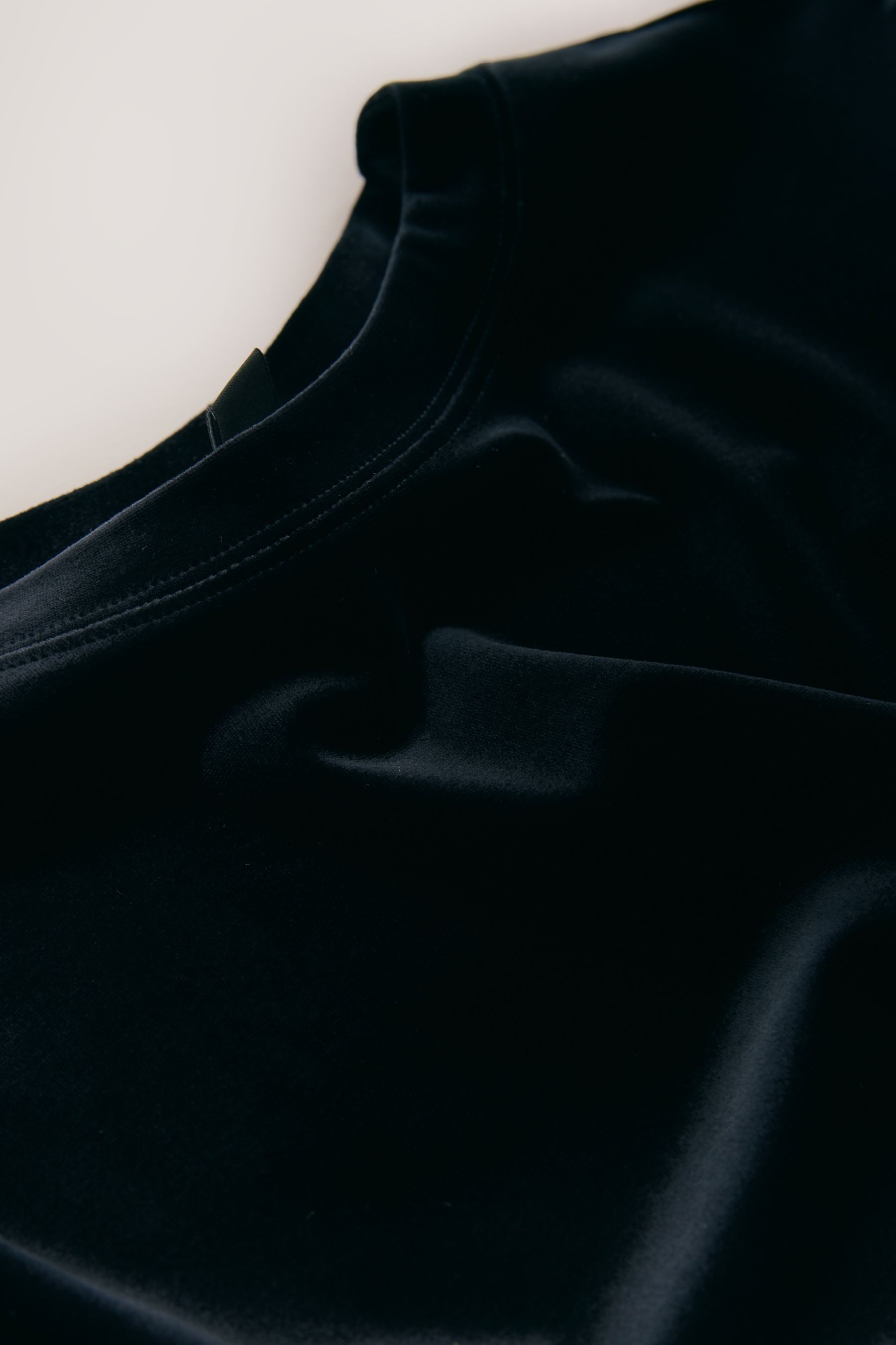 Next T-Shirt Kurzärmeliges Samt-T-Shirt mit Rundhalsausschnitt günstig online kaufen
