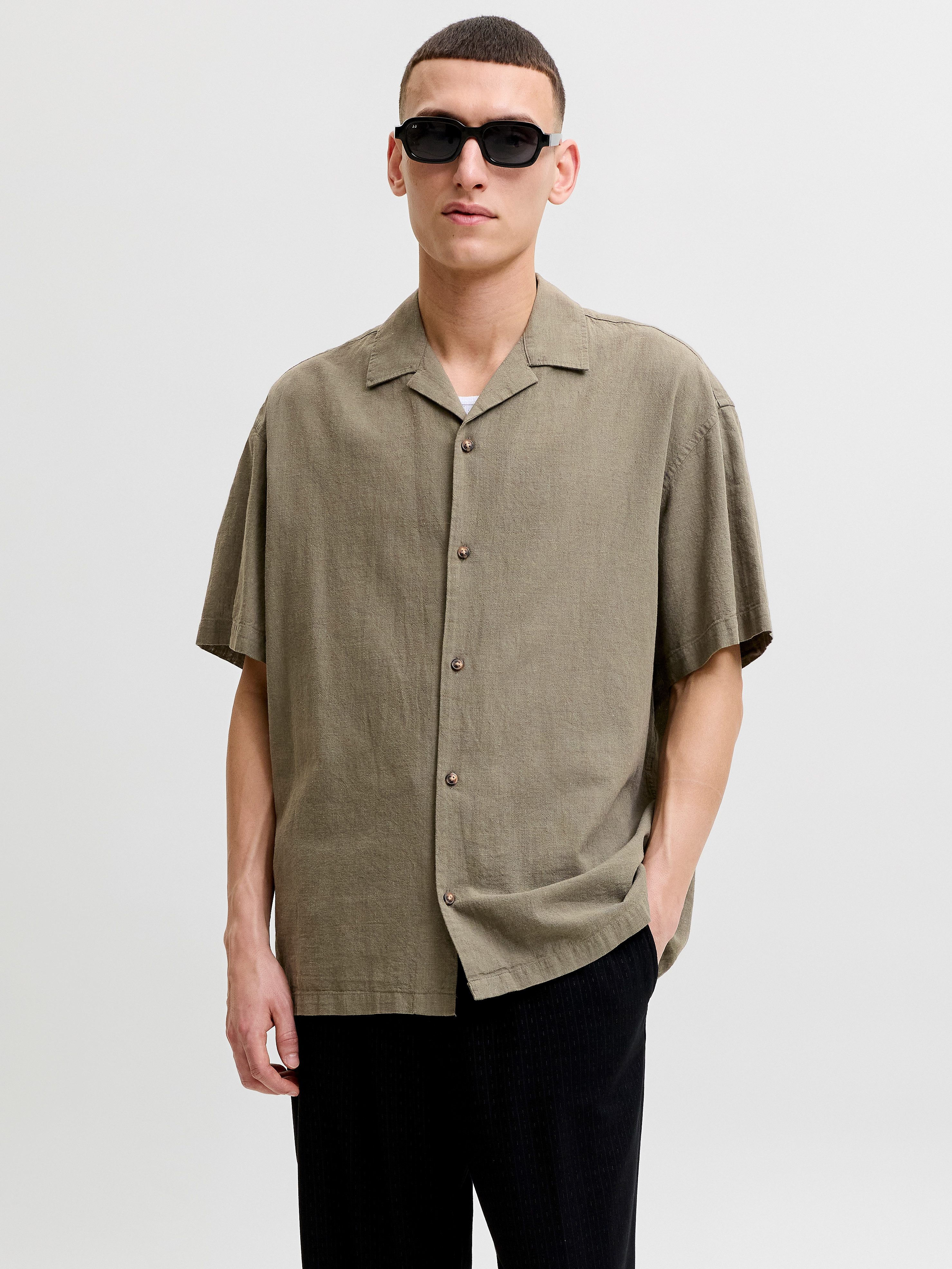 Jack & Jones Kurzarmhemd JJESUMMER LINEN BLEND RESORT SHIRT SS SN Baumwollmischung, relaxed fit