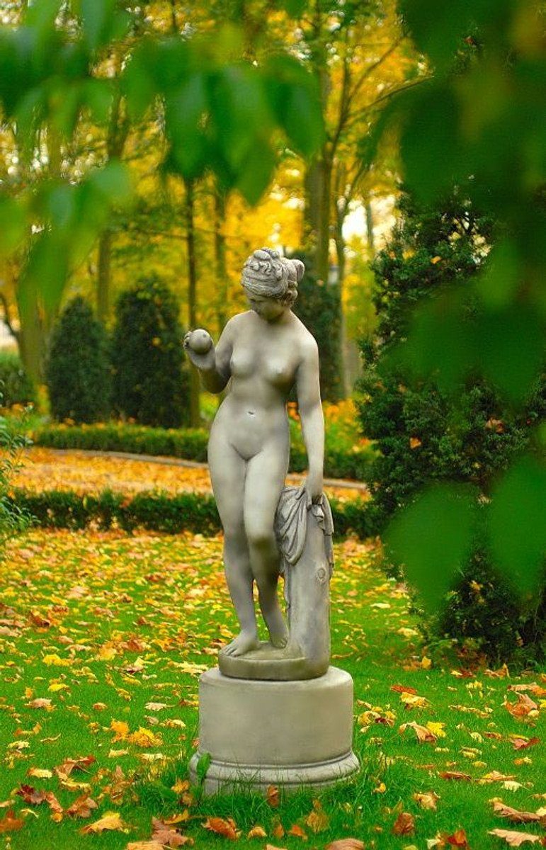 Casa Padrino Skulptur Jugendstil Skulptur Venus mit Apfel Antik Stil Grau 38 x H 118 cm Antikstil - Barock Gartendeko - Schwer und Massiv