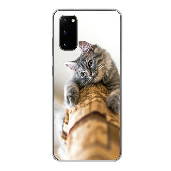 MuchoWow Handyhülle Katze - Kratzbaum - Grau Phone Case Handyhülle Samsung Galaxy S20 Silikon Schutzhülle
