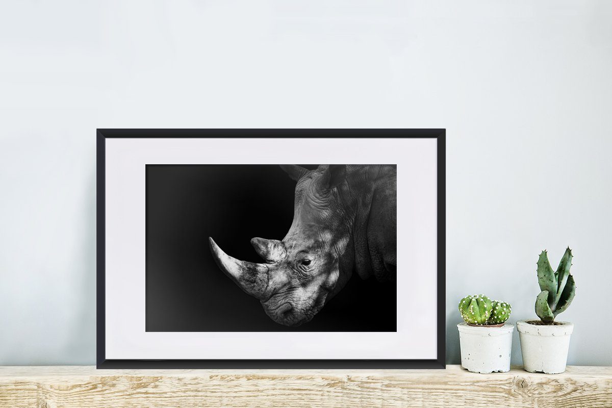 Bilderrahmen MuchoWow Kunstdruck, Poster, Tier (1 Rhinozeros - St), - mit Schwarzem Rahmen, Poster Licht, Gerahmtes