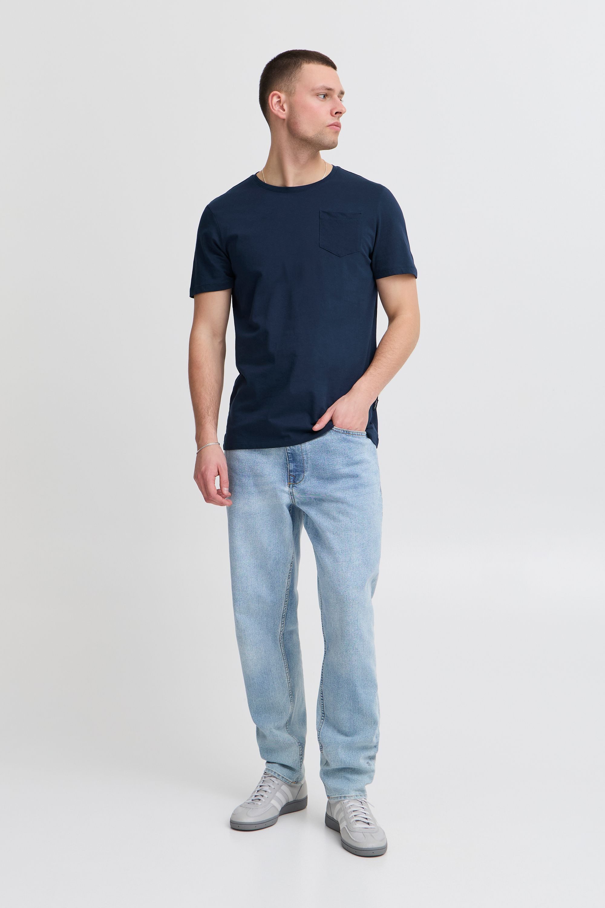 Blend Rundhalsshirt BHJago (1-tlg) Basic T-Shirt mit Rundhalsausschnitt und Brusttasche