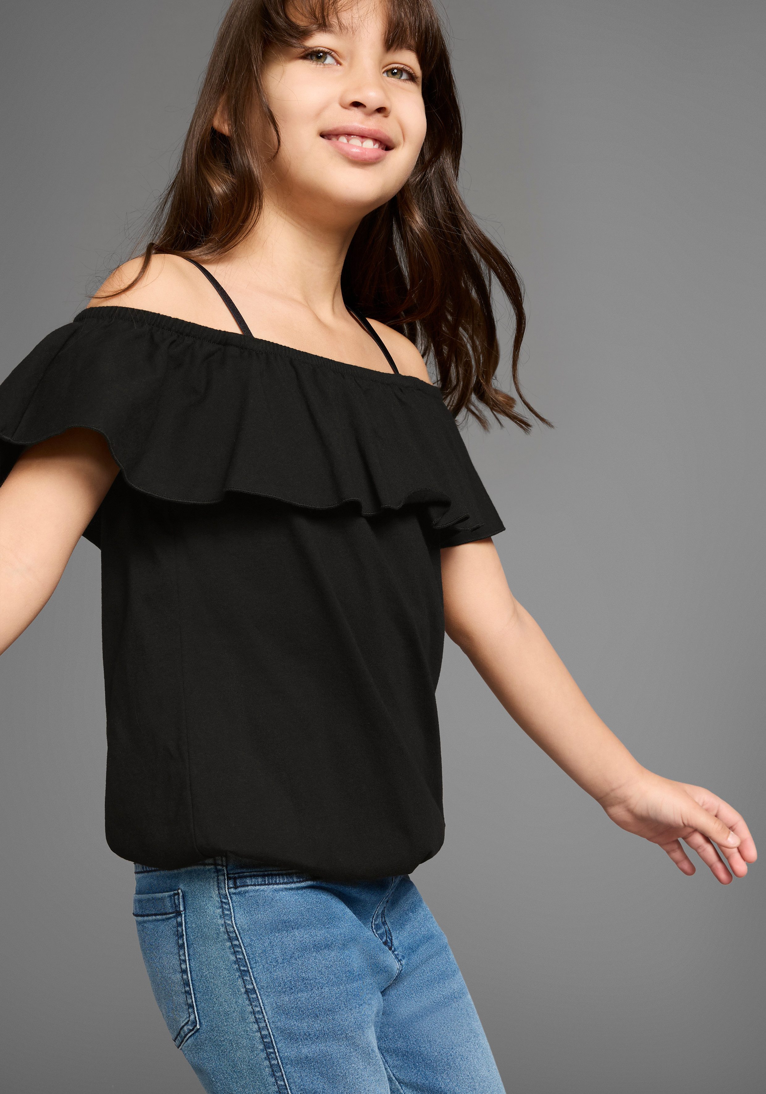 KIDSWORLD T-Shirt Volant-Shirt Kurzarm, weite Passform, Carmenausschnitt, aus Jerseystoff