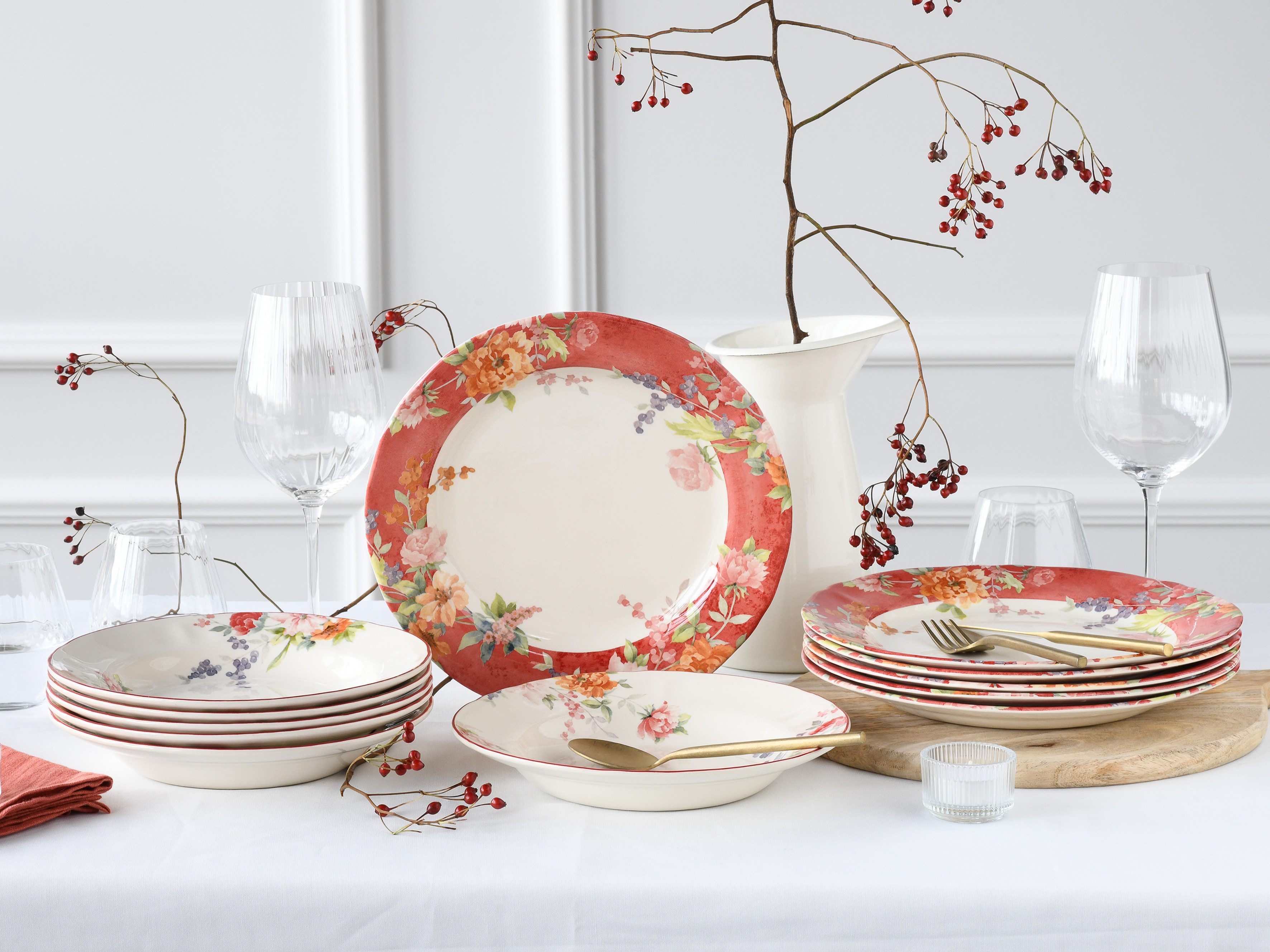 CreaTable Tafelservice Crimson Bunt, Service 12-tlg. (12-tlg), 6 Personen, Steingut, Teller Set, Blütendekor, Designklassiker