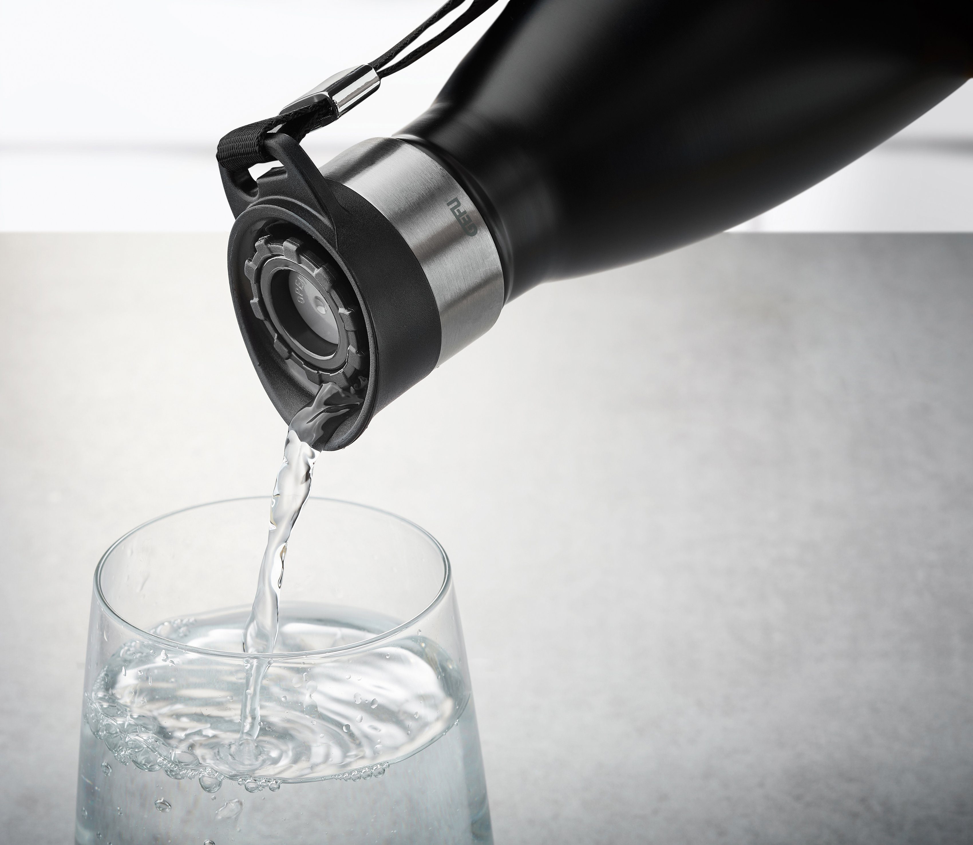 OLIMPIO, Thermoflasche ideal Getränke schwarz GEFU für kohlensäurehaltige